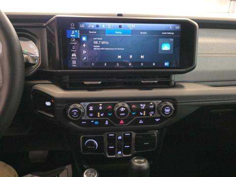 JEEP 4XE SAHARA - 10