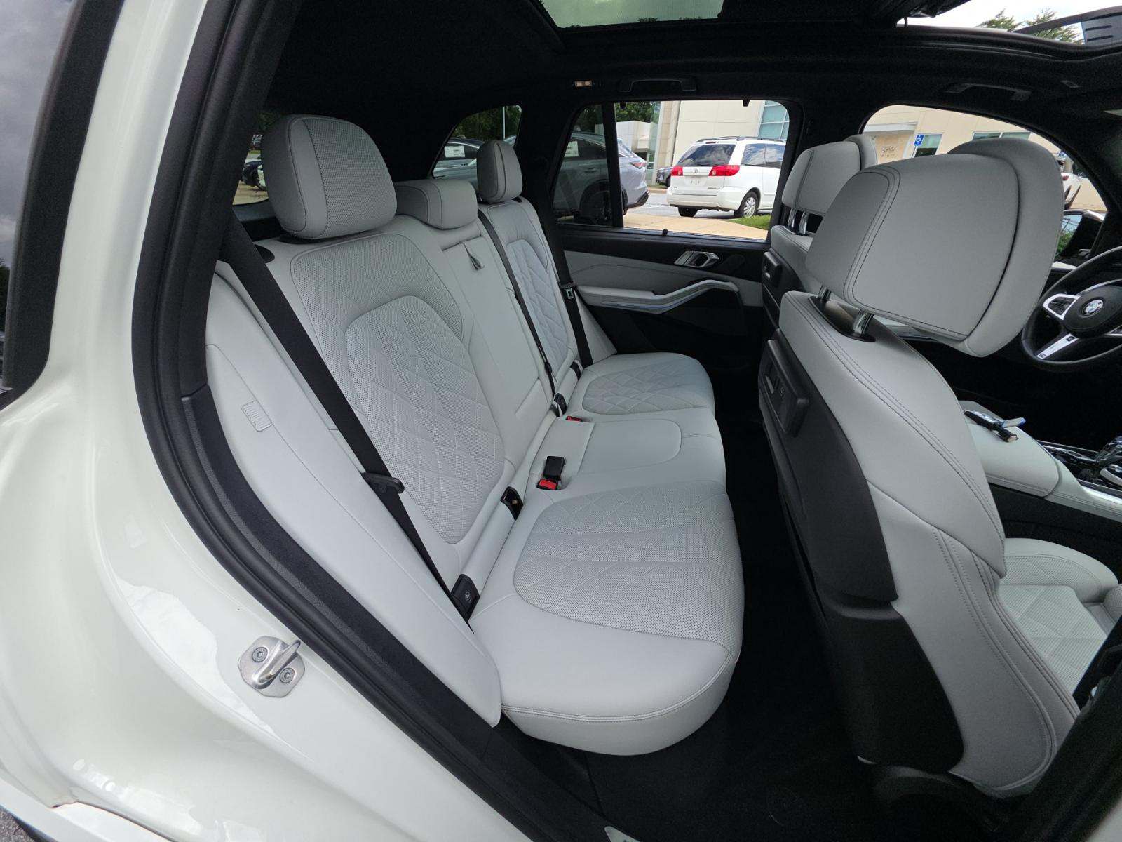 2023 BMW X5 M50i AWD