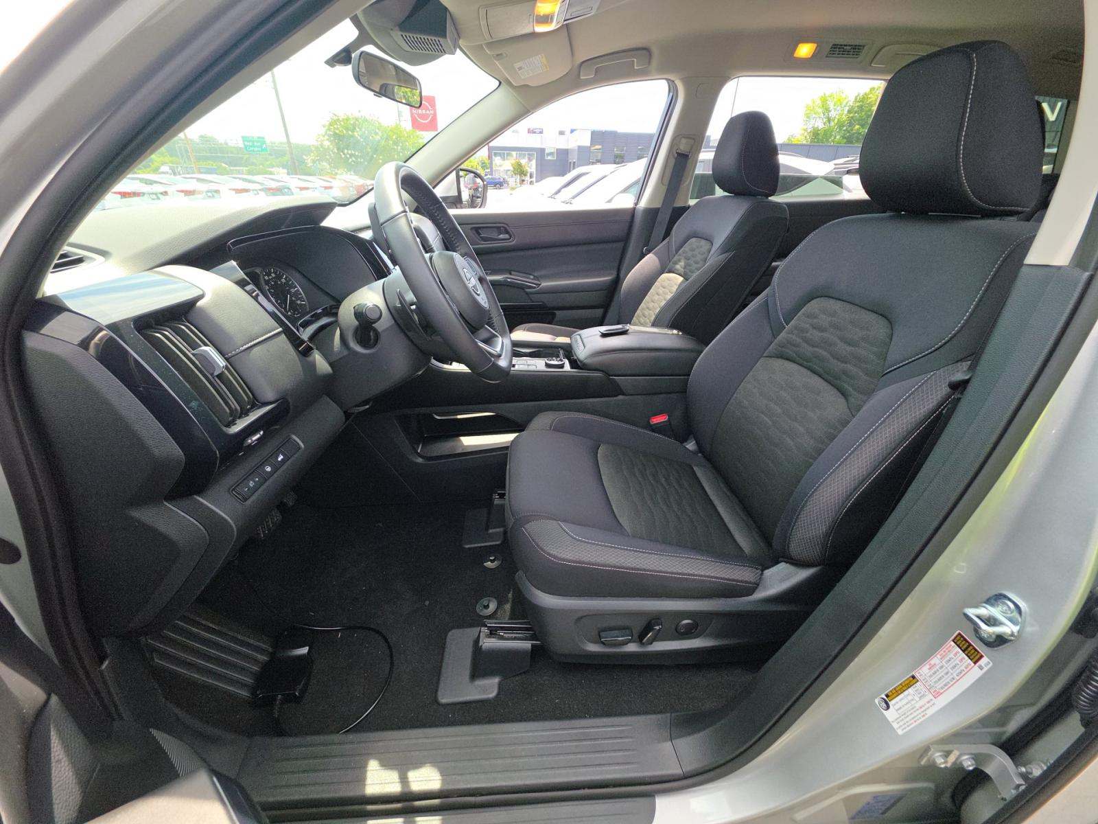 2025 Nissan Pathfinder SV AWD