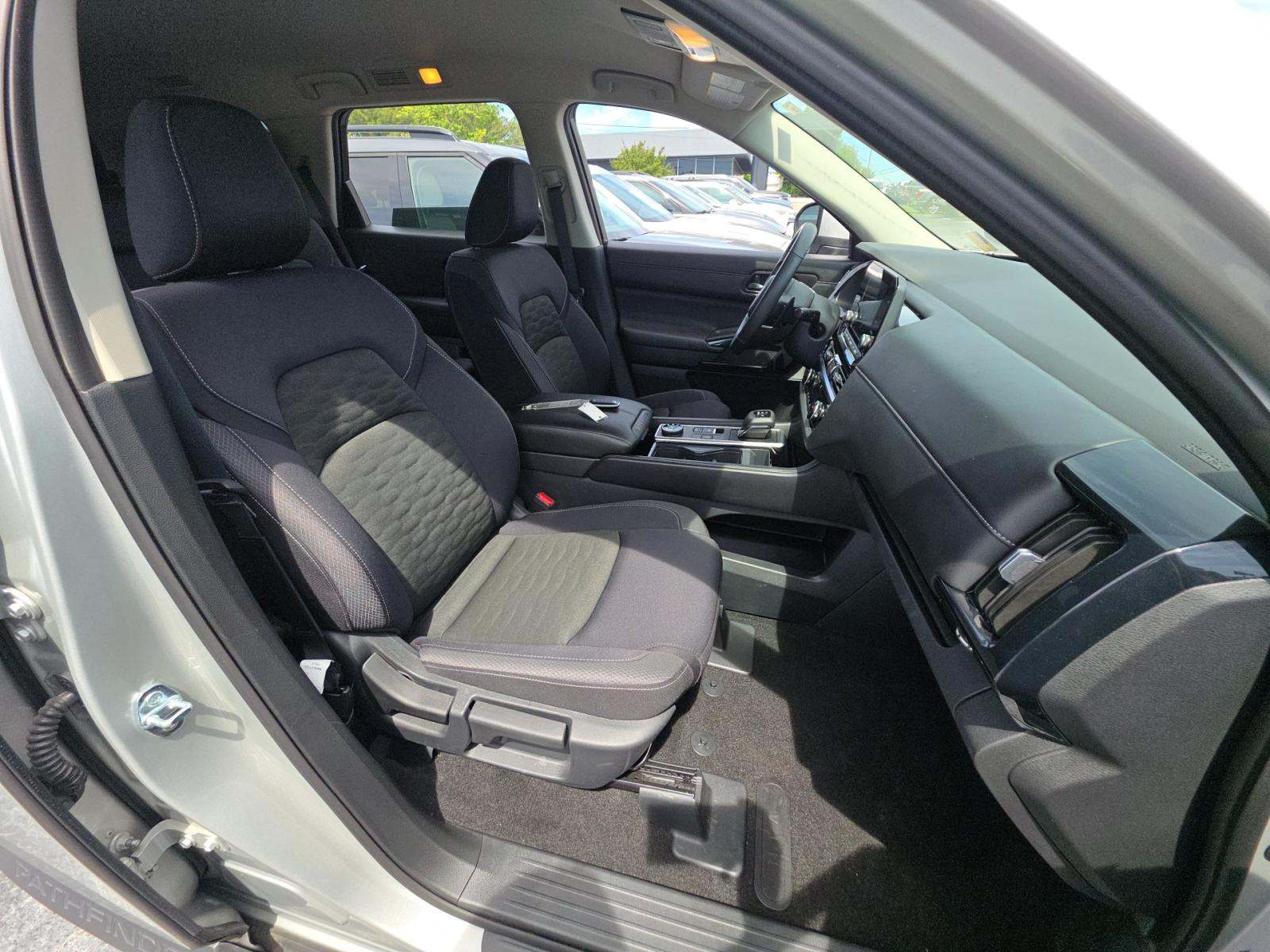 2025 Nissan Pathfinder SV AWD