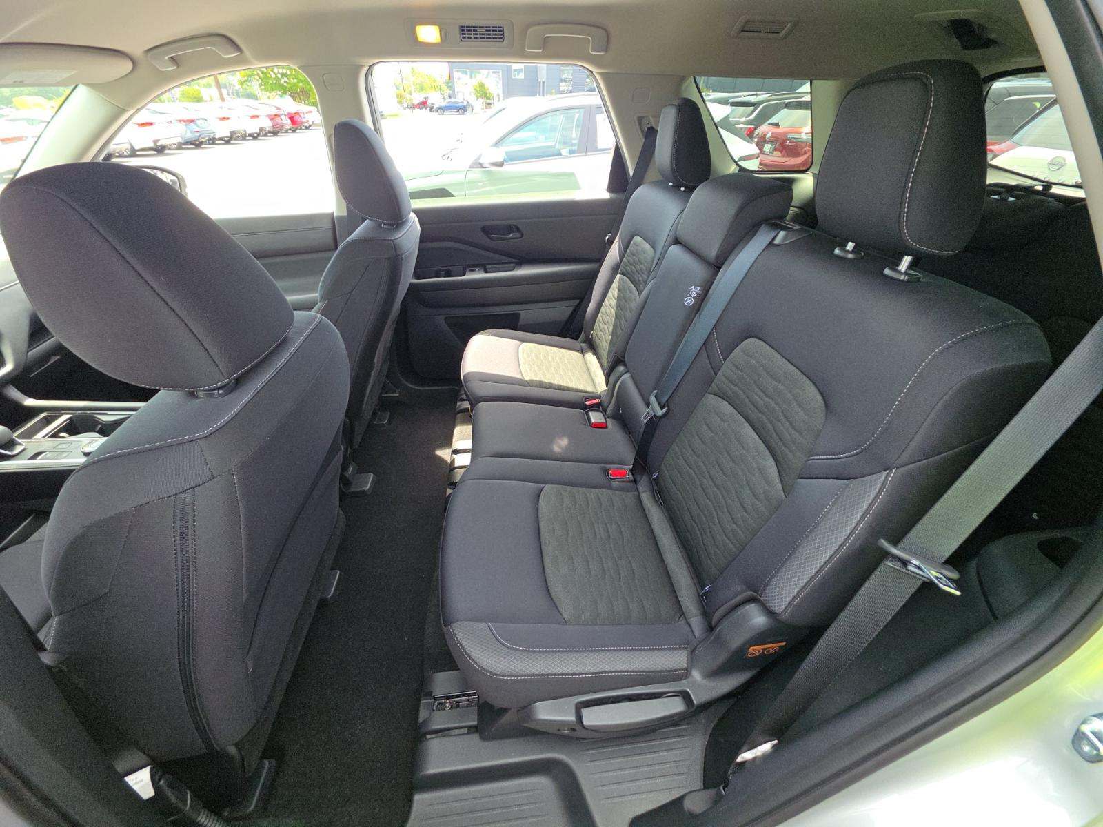 2025 Nissan Pathfinder SV AWD