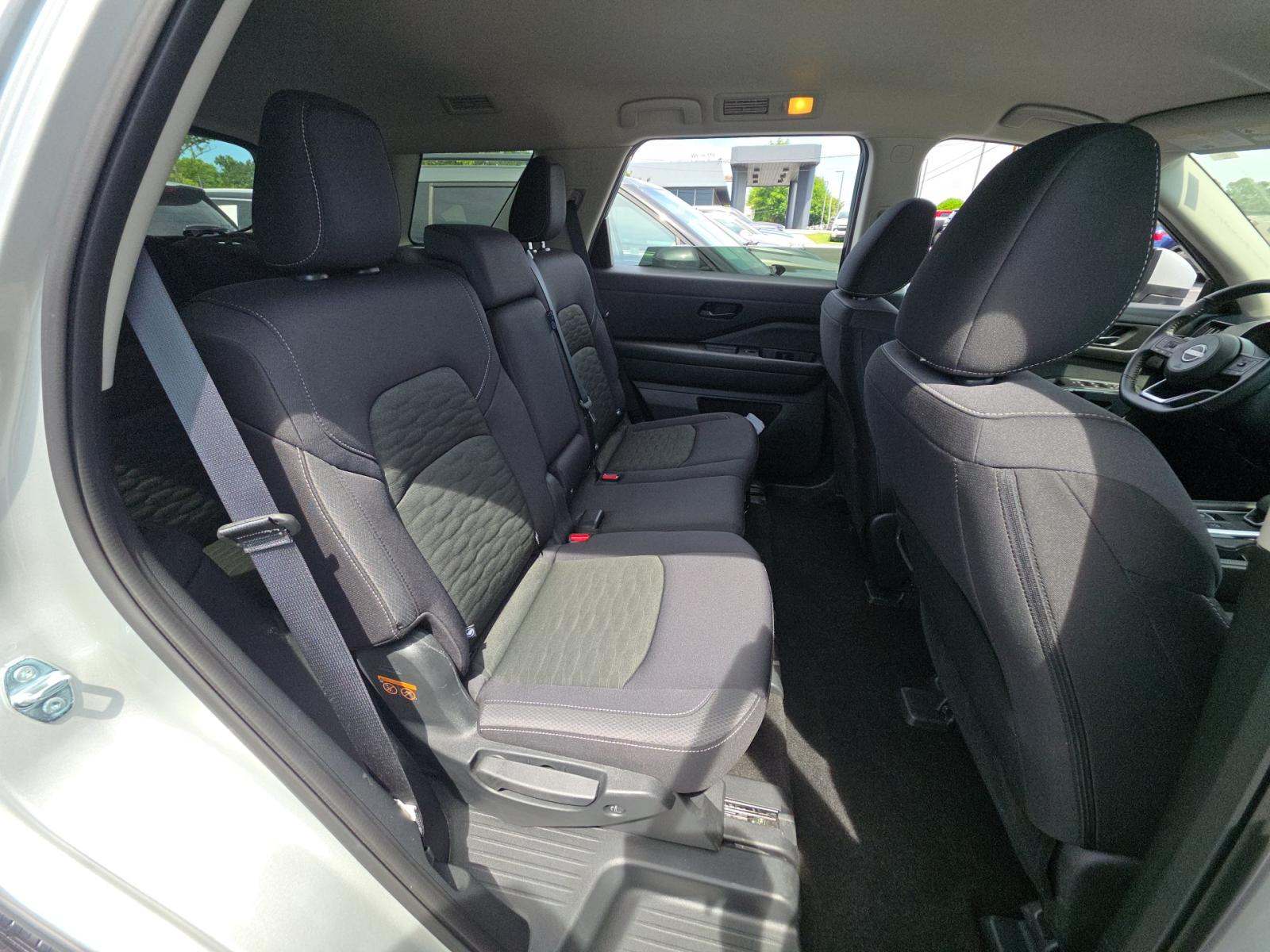 2025 Nissan Pathfinder SV AWD