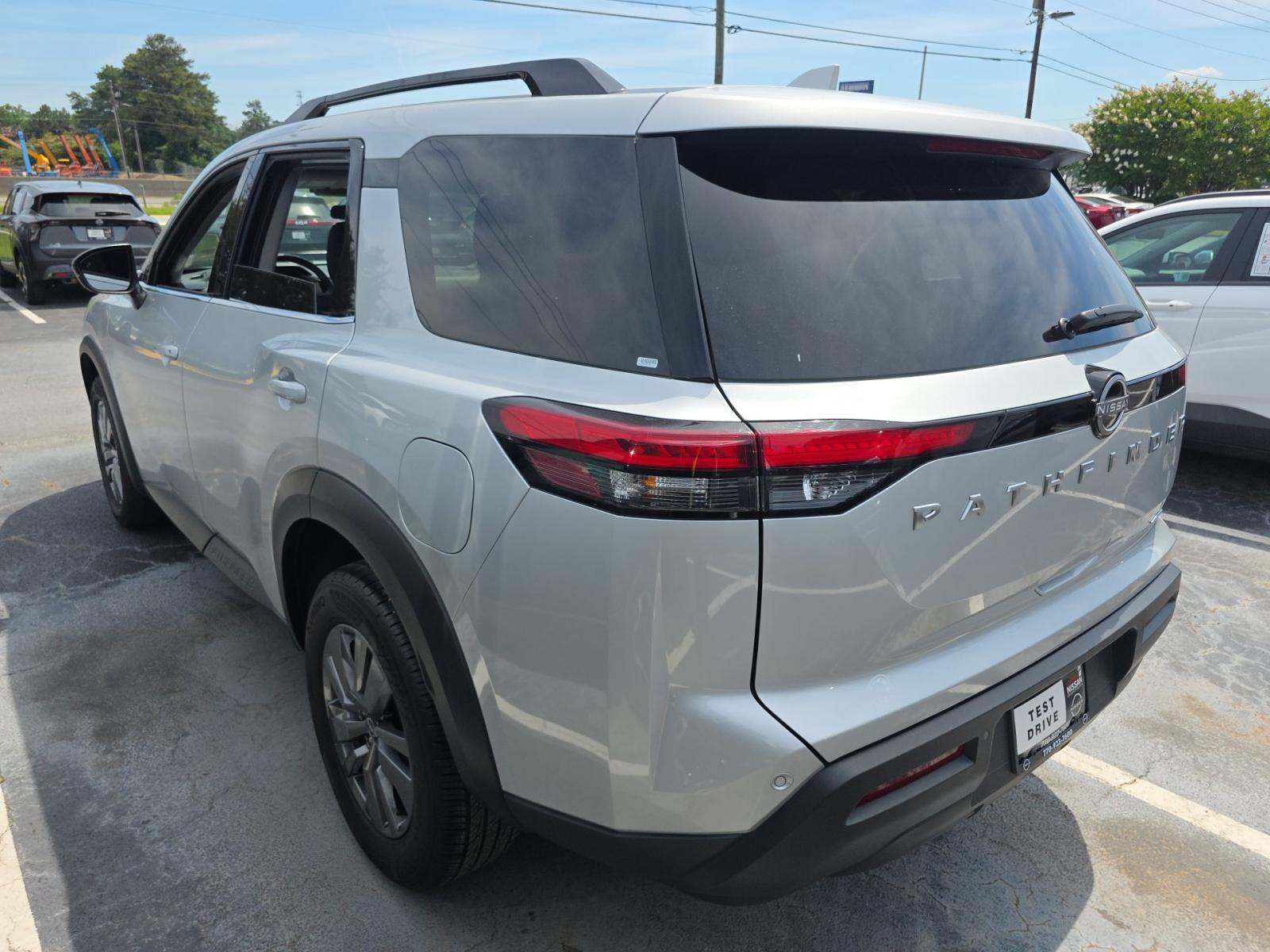 2025 Nissan Pathfinder SV AWD