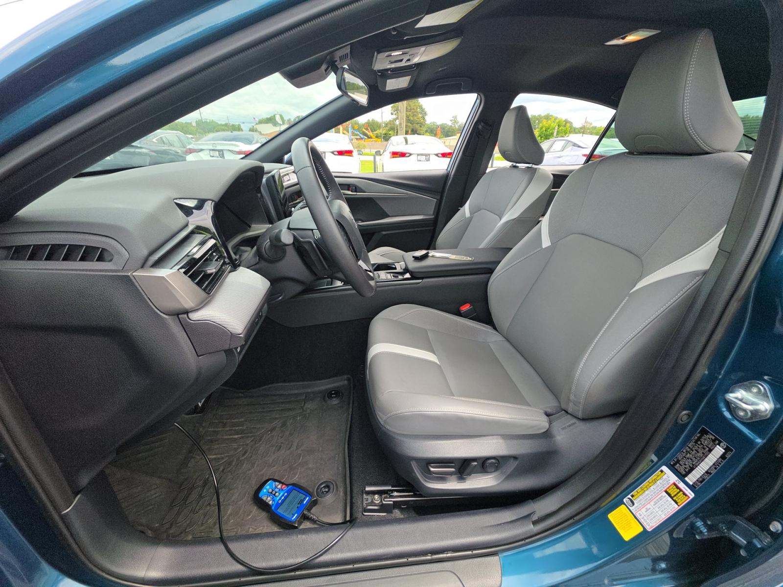 2025 Toyota Camry SE FWD