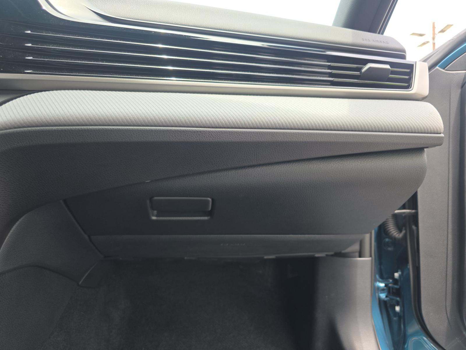 2025 Toyota Camry SE FWD