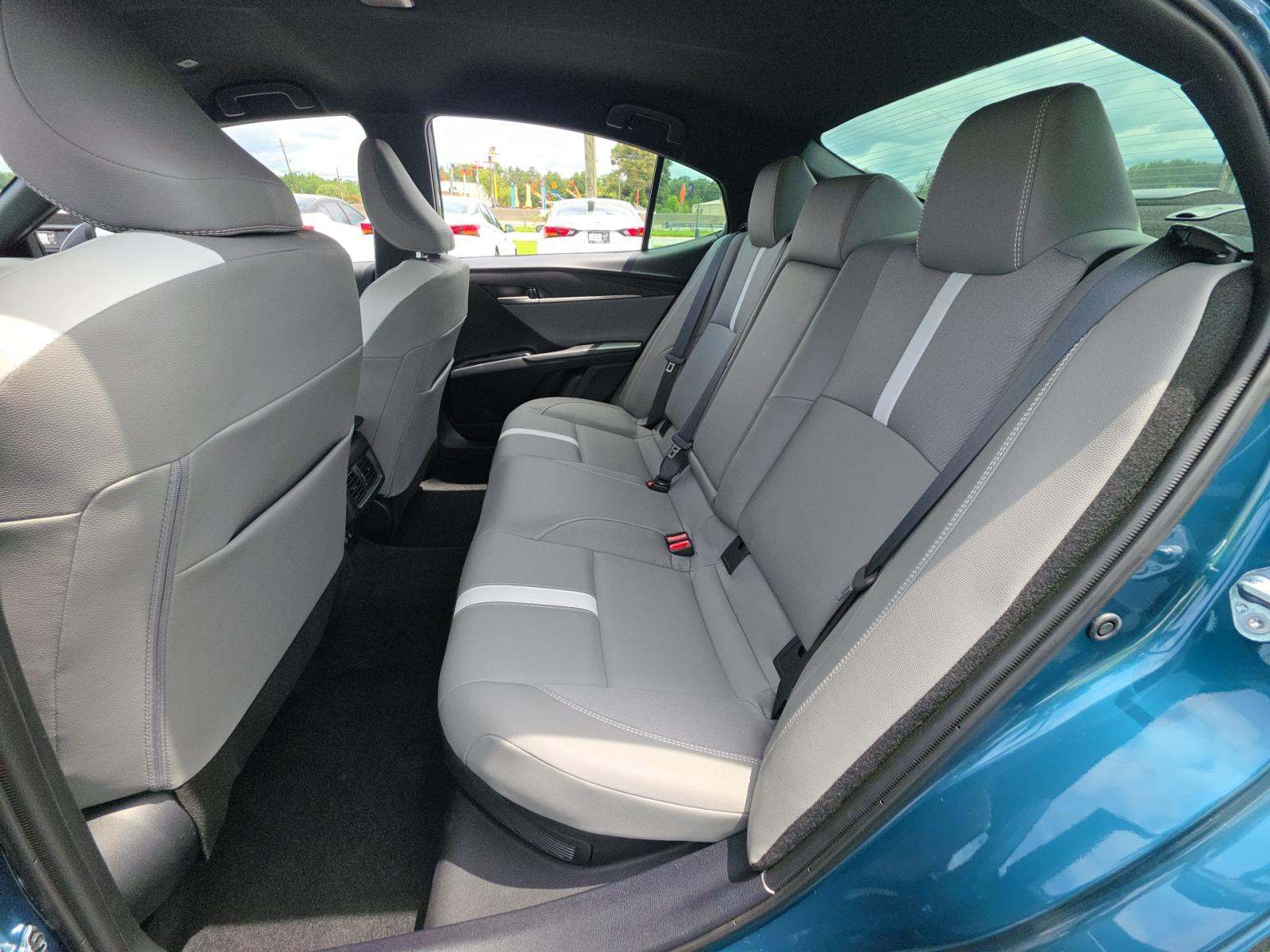 2025 Toyota Camry SE FWD