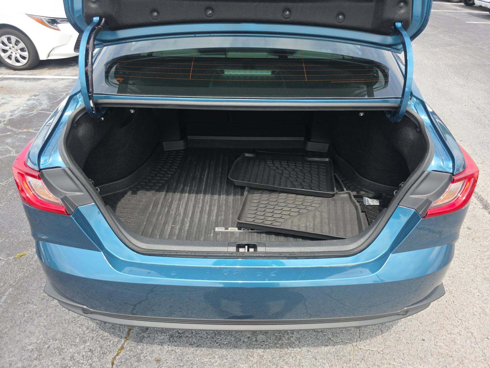 2025 Toyota Camry SE FWD