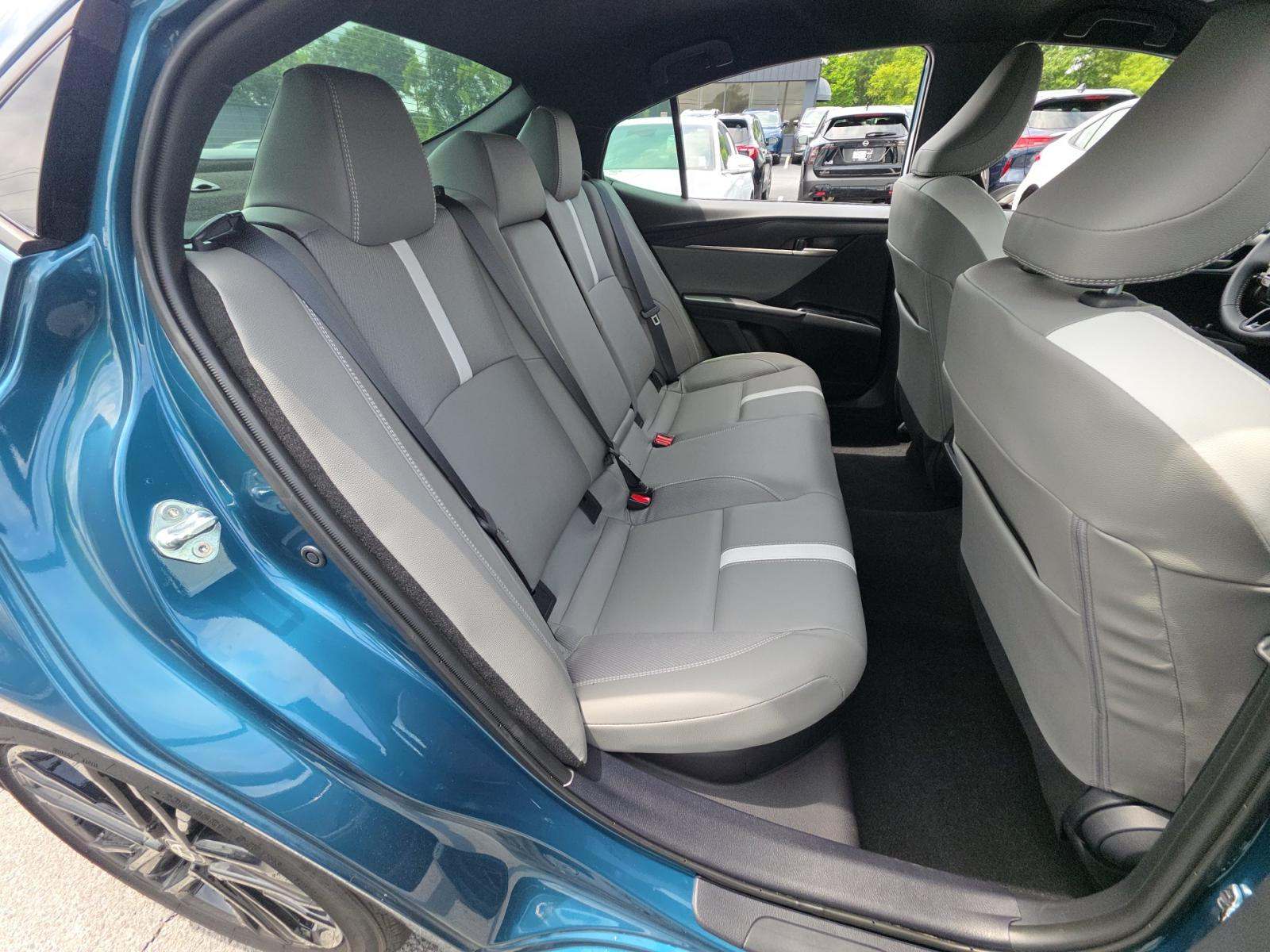 2025 Toyota Camry SE FWD
