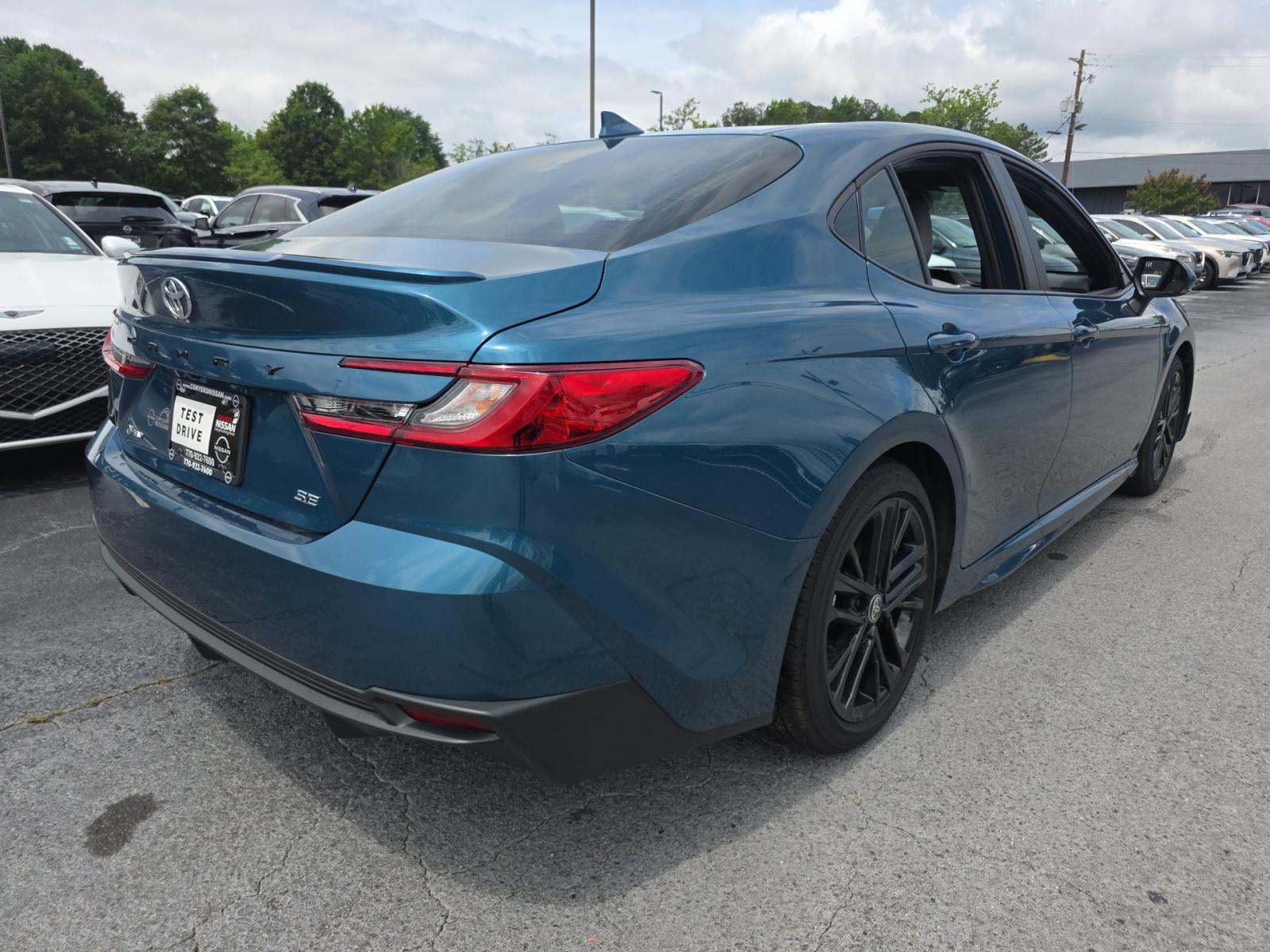 2025 Toyota Camry SE FWD