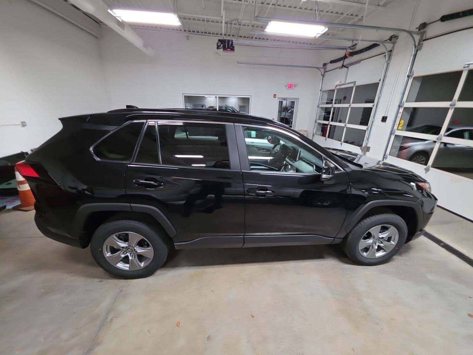 2025 Toyota RAV4 XLE AWD