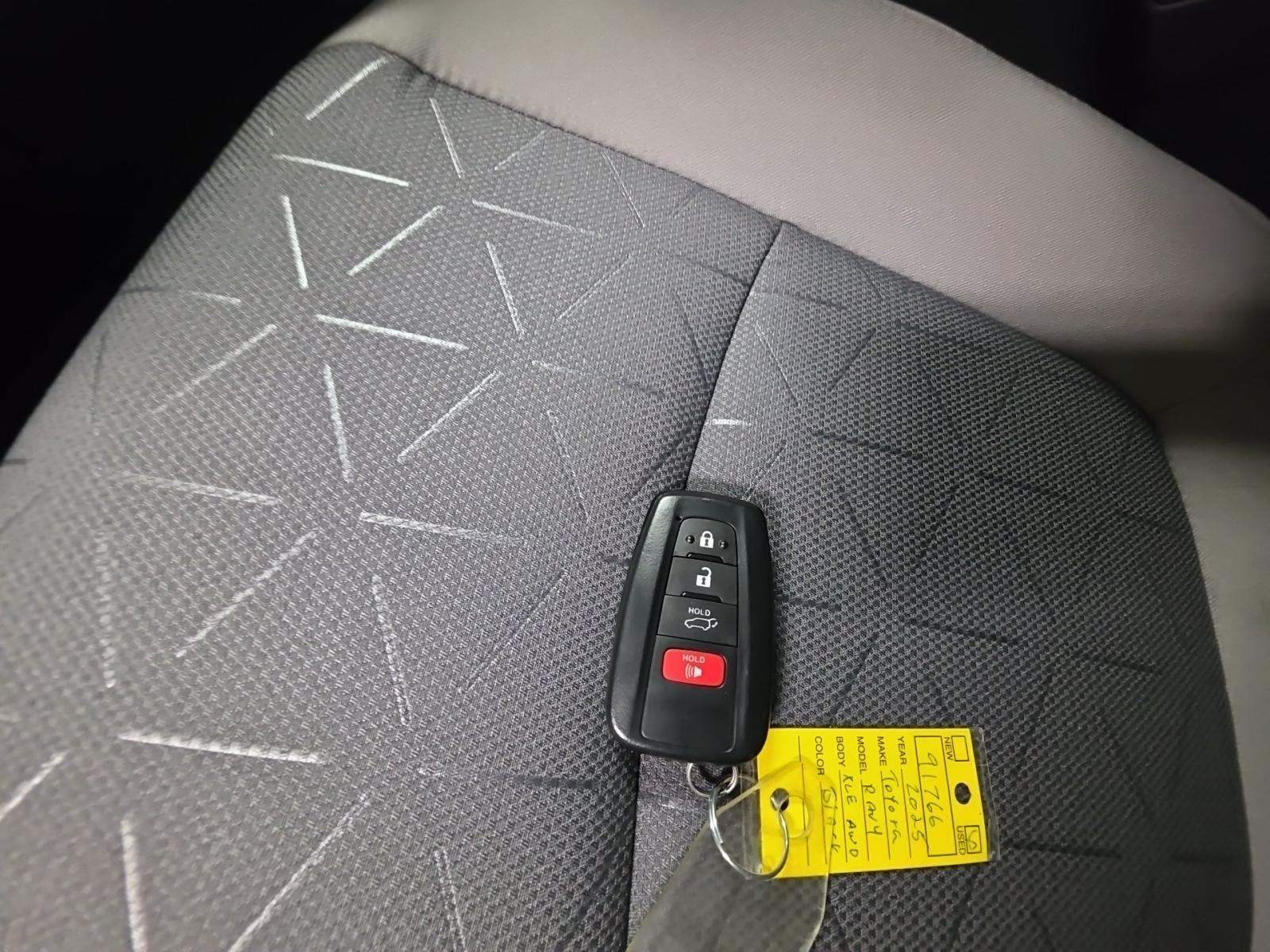 2025 Toyota RAV4 XLE AWD