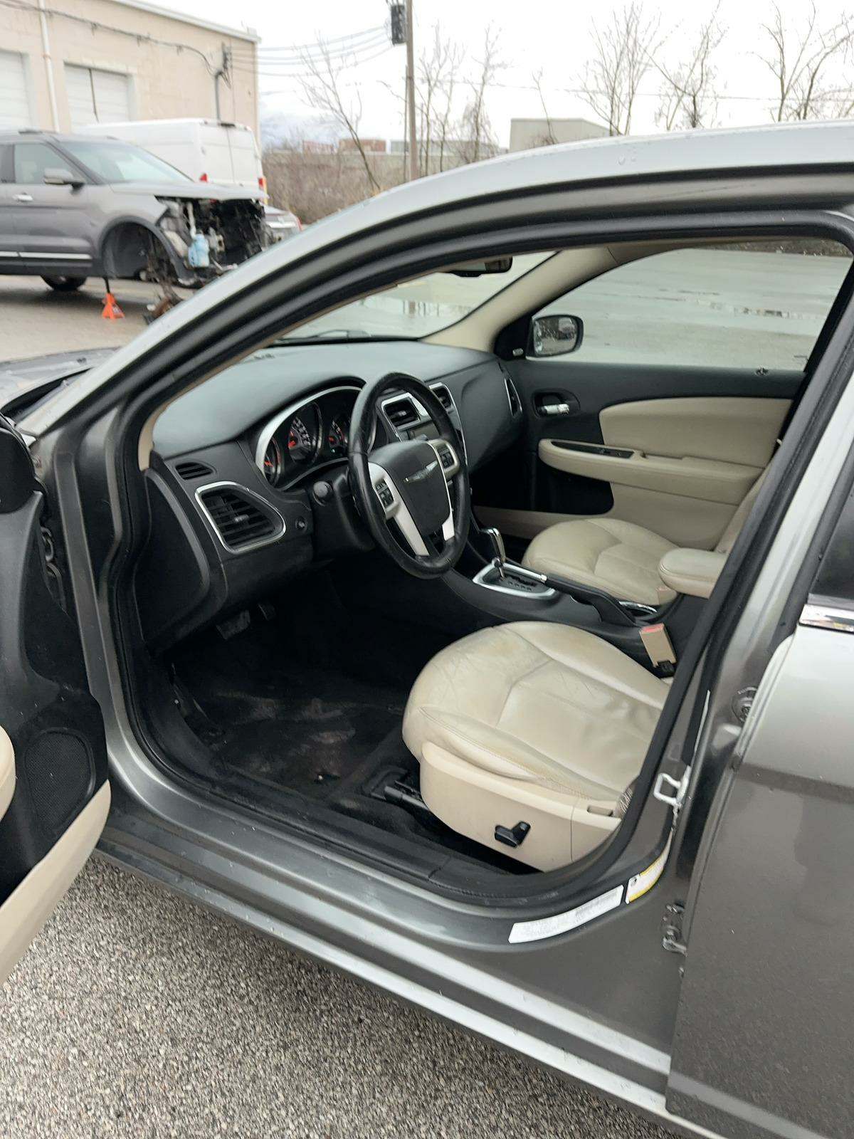 2012 Chrysler 200 Limited FWD