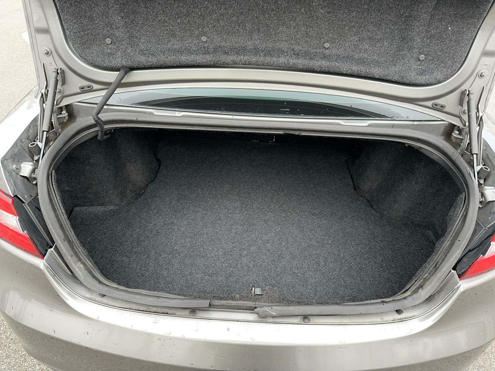 2012 Chrysler 200 Limited FWD