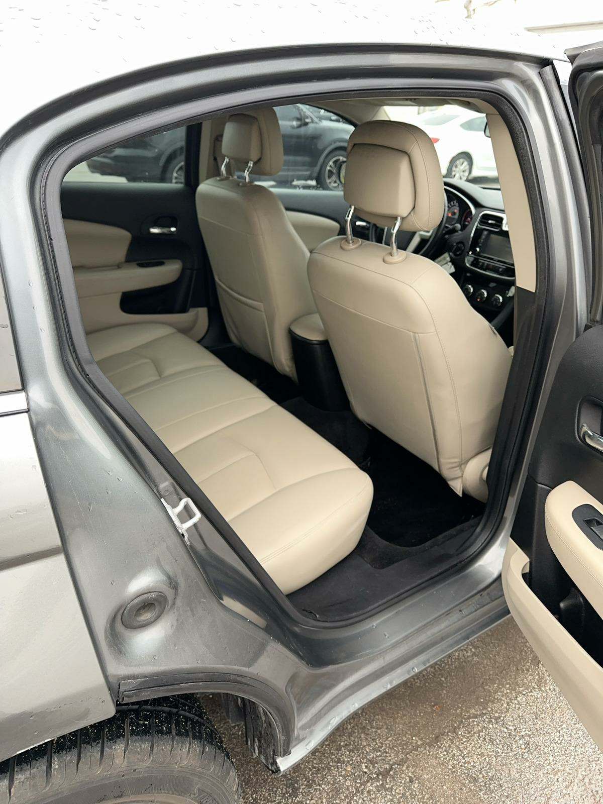 2012 Chrysler 200 Limited FWD