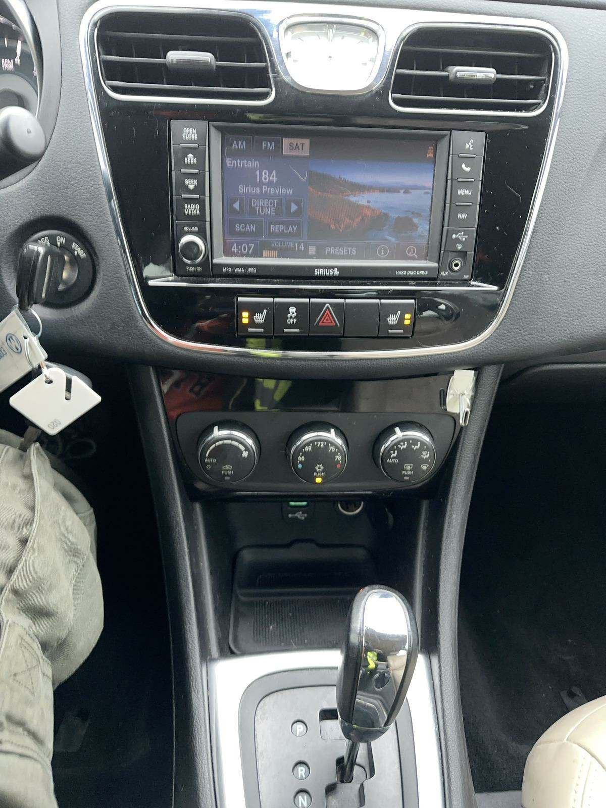 2012 Chrysler 200 Limited FWD