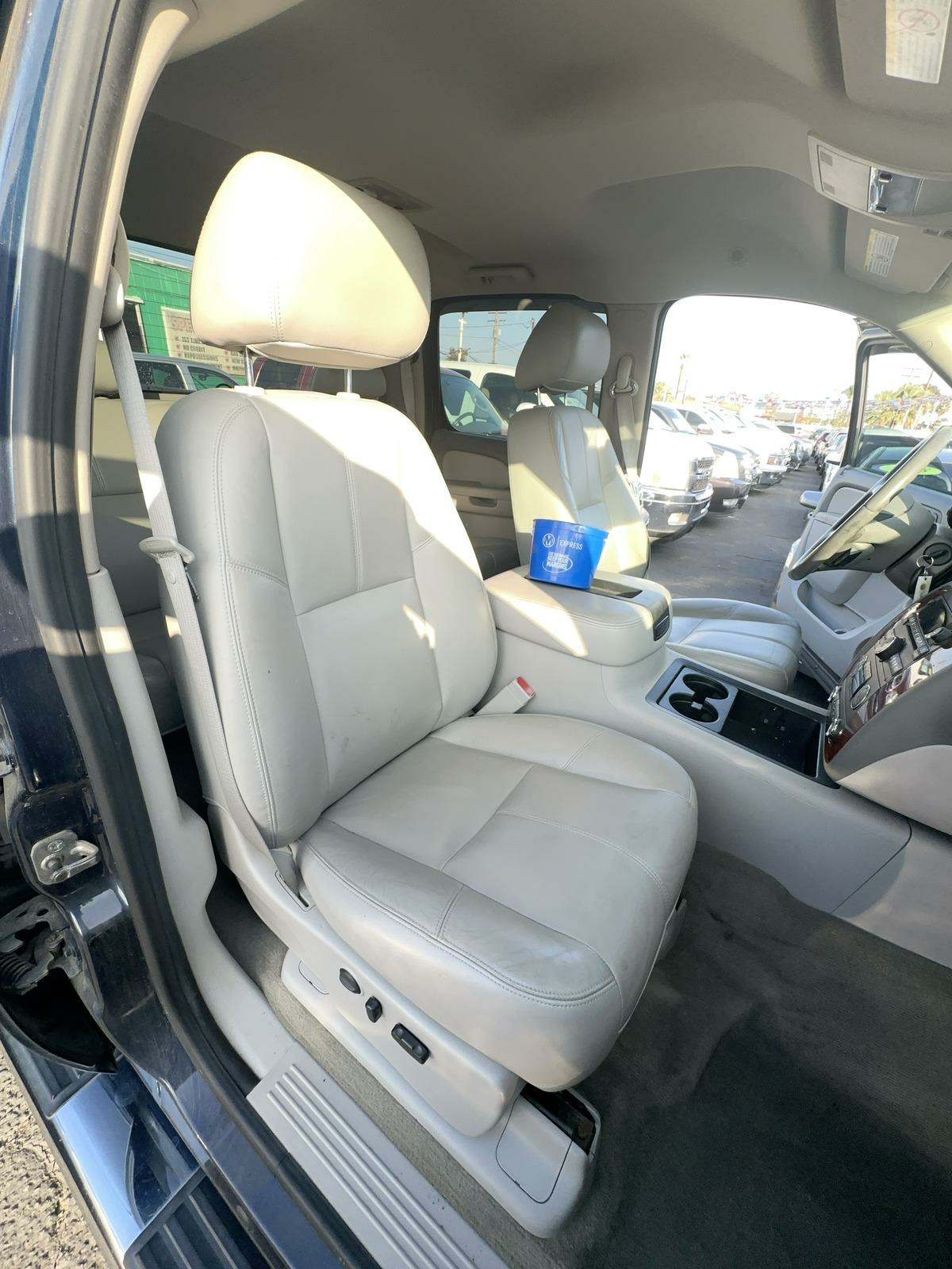 2011 Chevrolet Silverado 3500HD SRW LTZ AWD