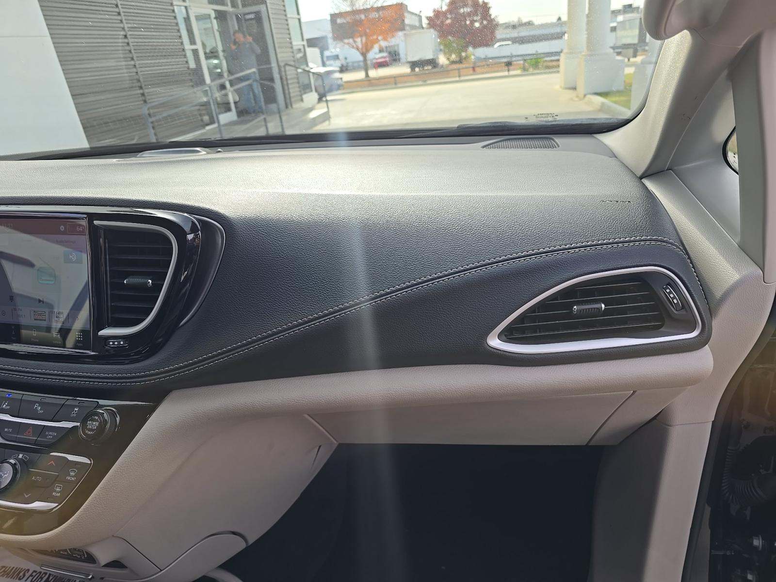 2024 Chrysler Pacifica Hybrid Select FWD