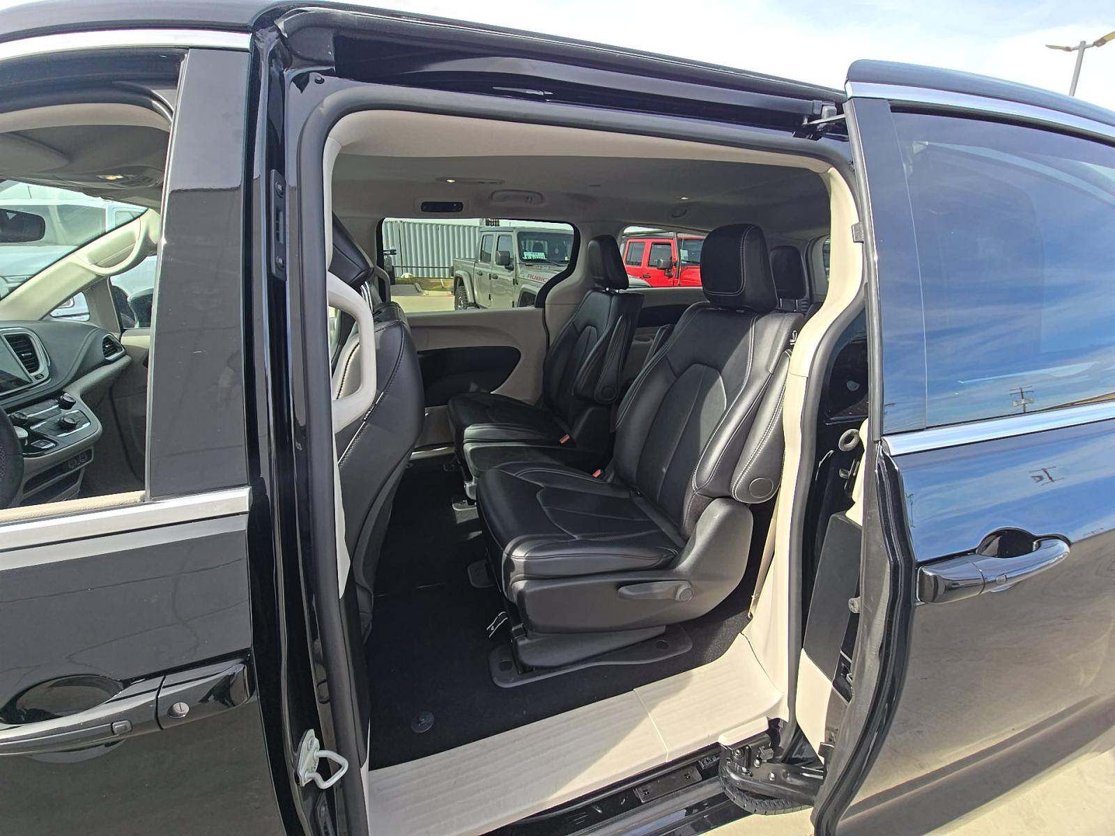 2024 Chrysler Pacifica Hybrid Select FWD