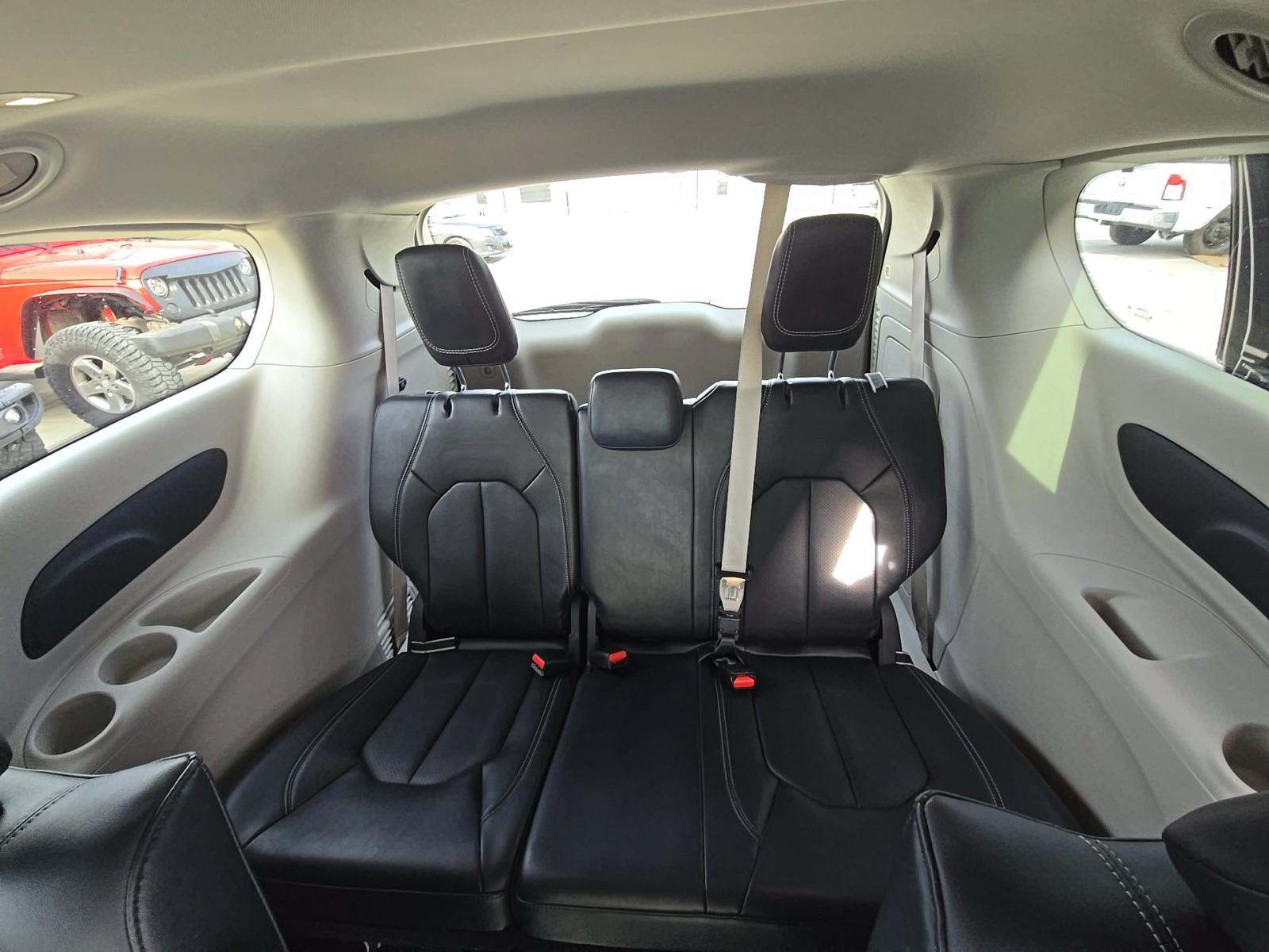 2024 Chrysler Pacifica Hybrid Select FWD