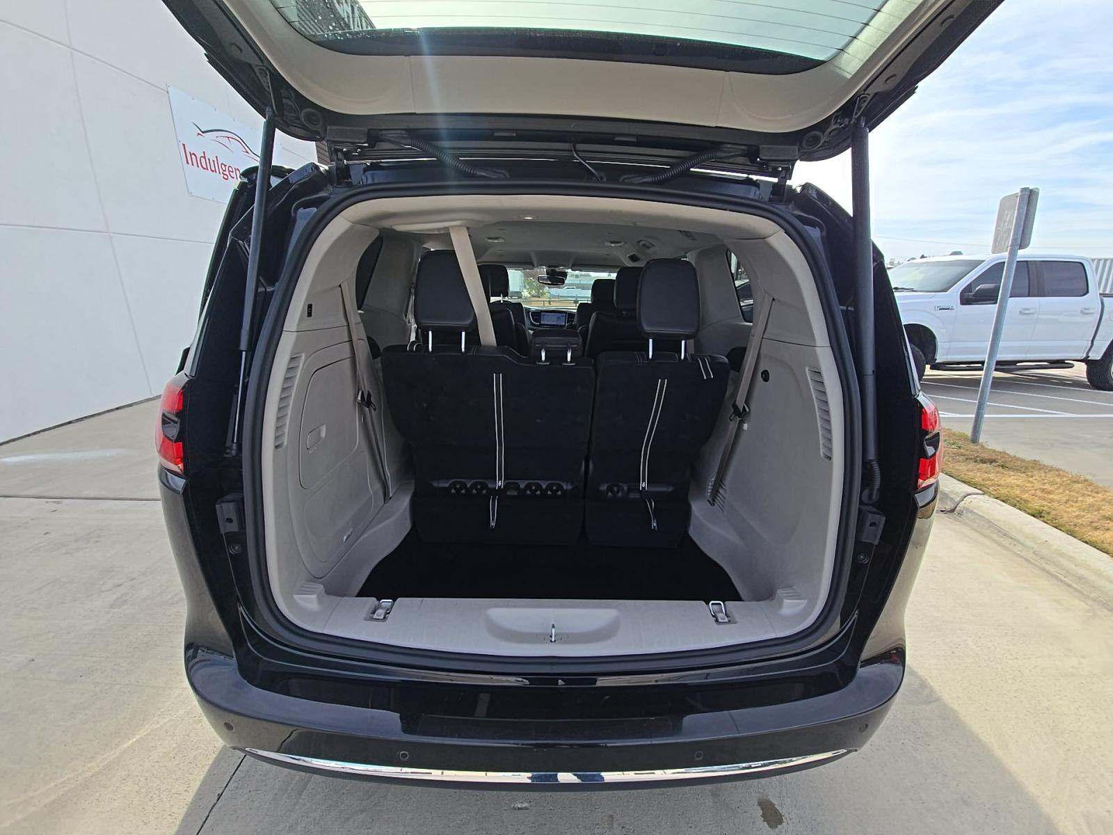 2024 Chrysler Pacifica Hybrid Select FWD