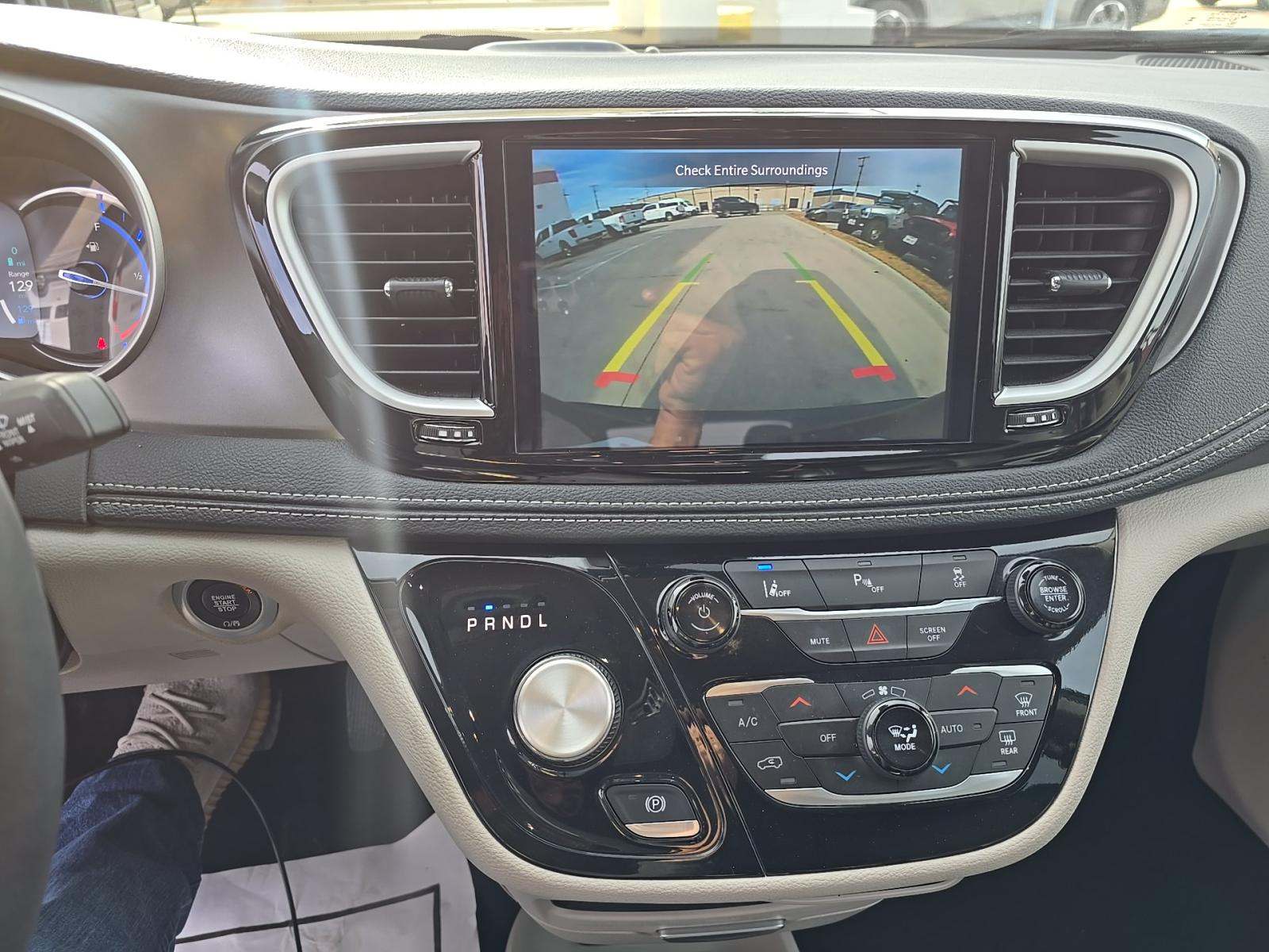 2024 Chrysler Pacifica Hybrid Select FWD