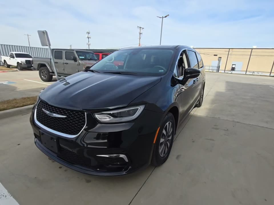 2024 Chrysler Pacifica Hybrid Select FWD