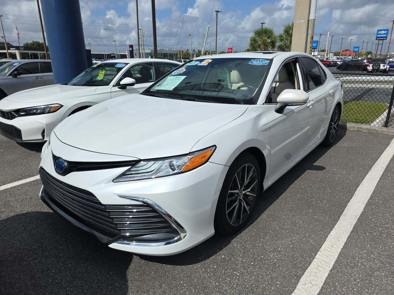 2022 Toyota Camry Hybrid XLE FWD