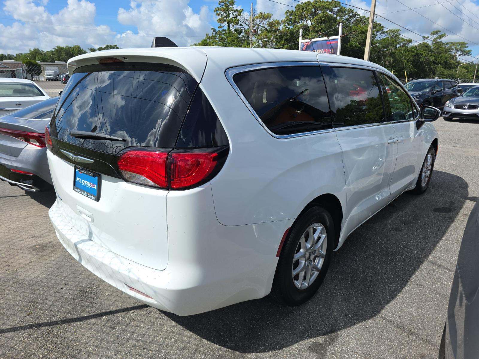 CHRYSLER VOYAGER - 3
