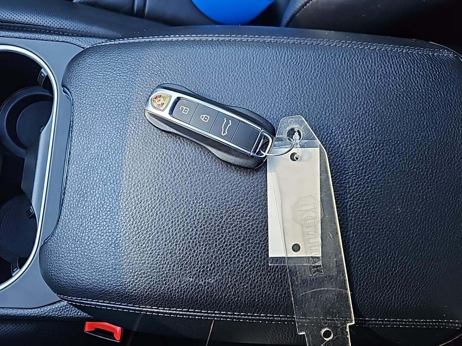 2023 Porsche Cayenne Platinum Edition AWD