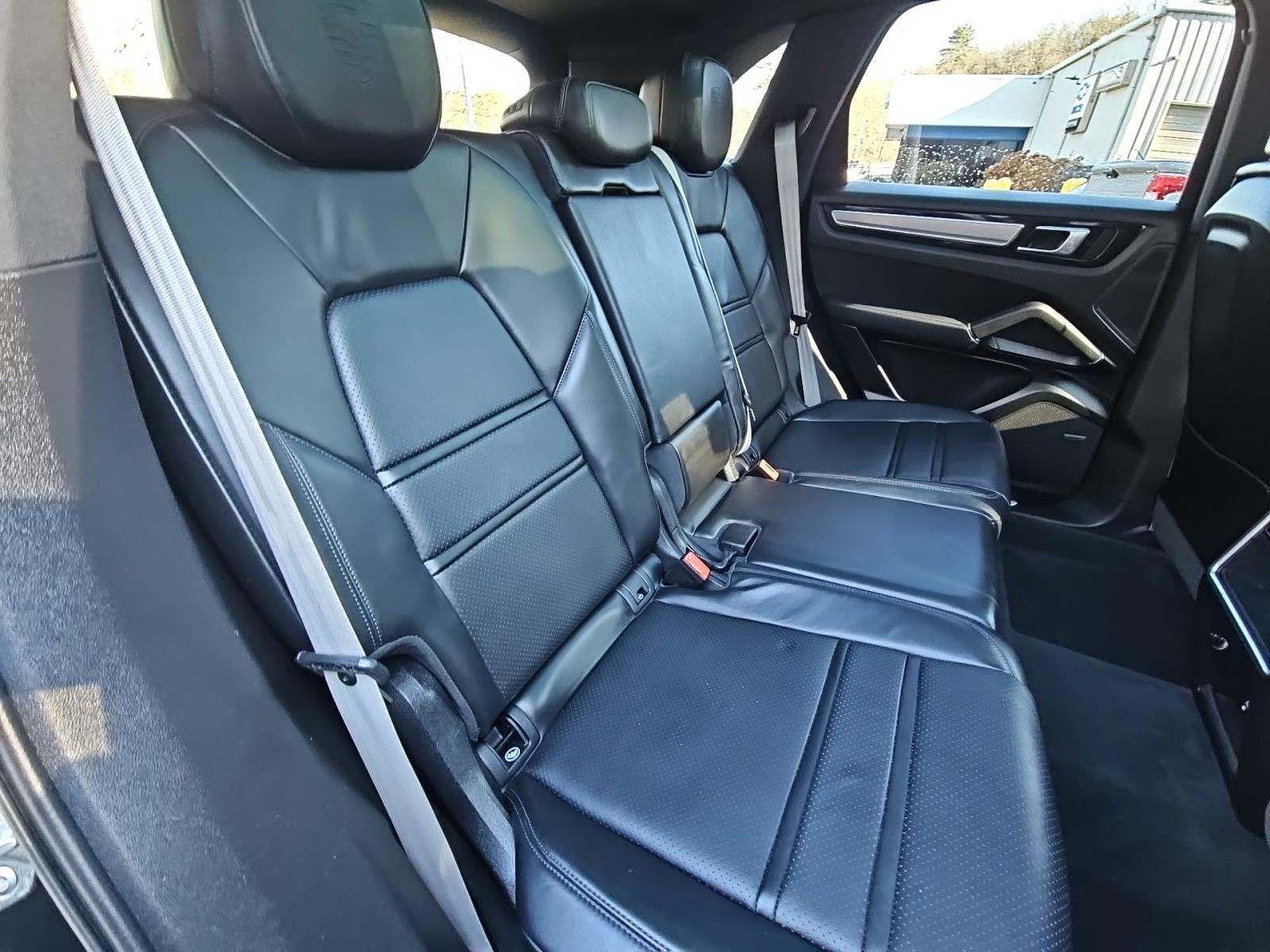 2023 Porsche Cayenne Platinum Edition AWD