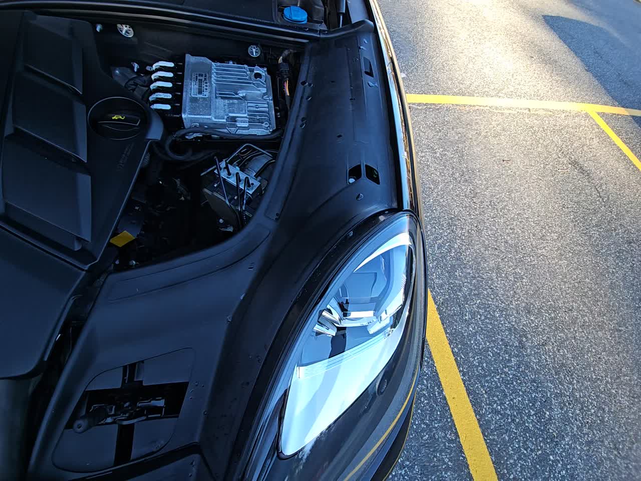 2023 Porsche Cayenne Platinum Edition AWD