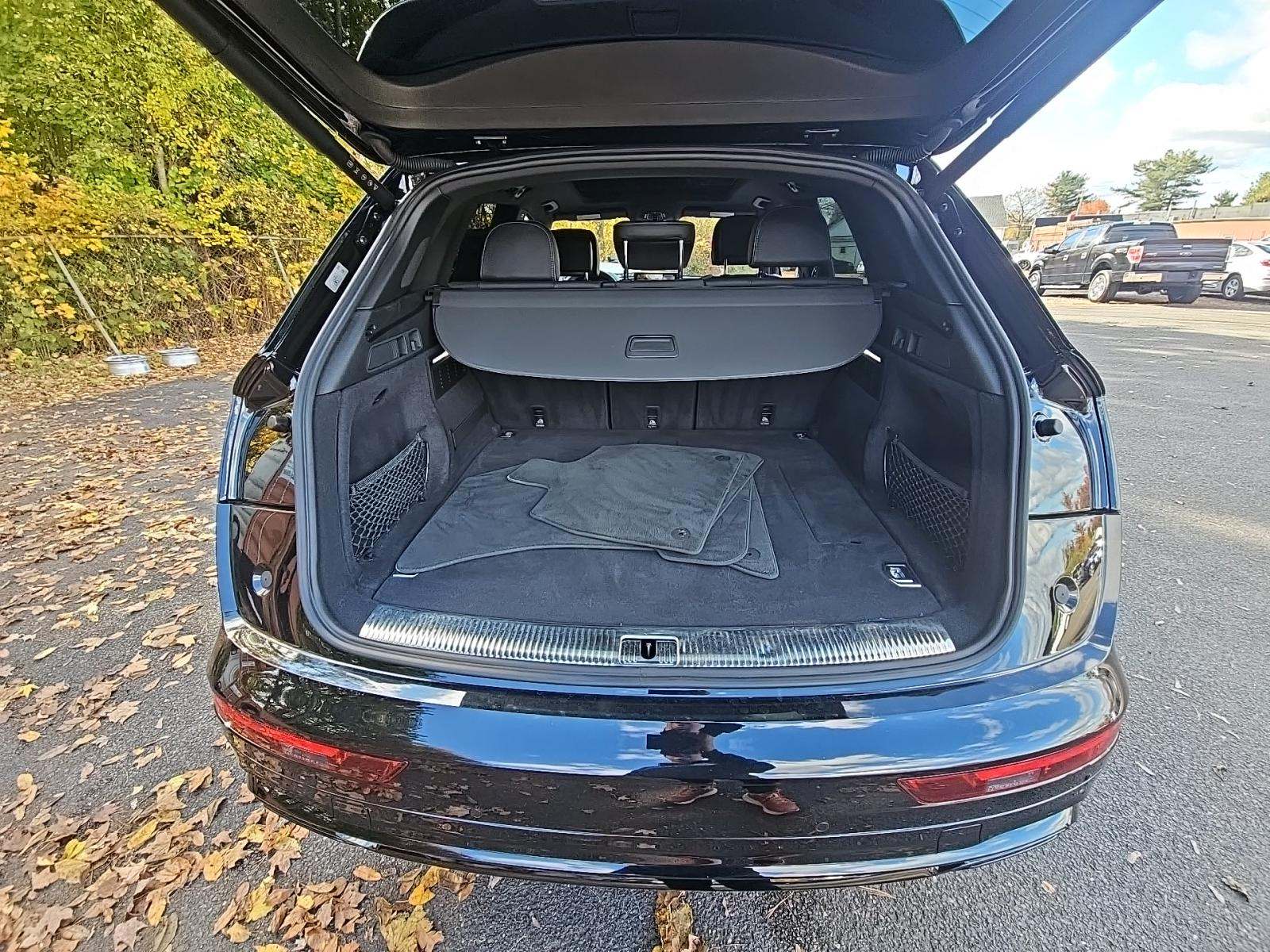 2024 Audi Q5 e Plug-In Hybrid S line Premium Plus AWD