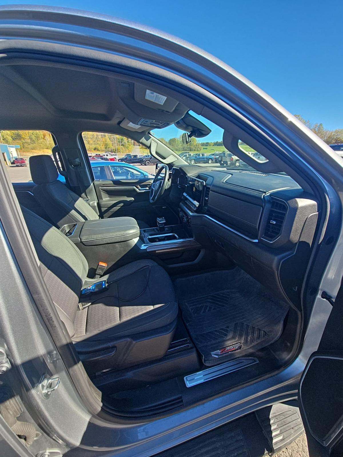 2023 Chevrolet Silverado 1500 RST AWD