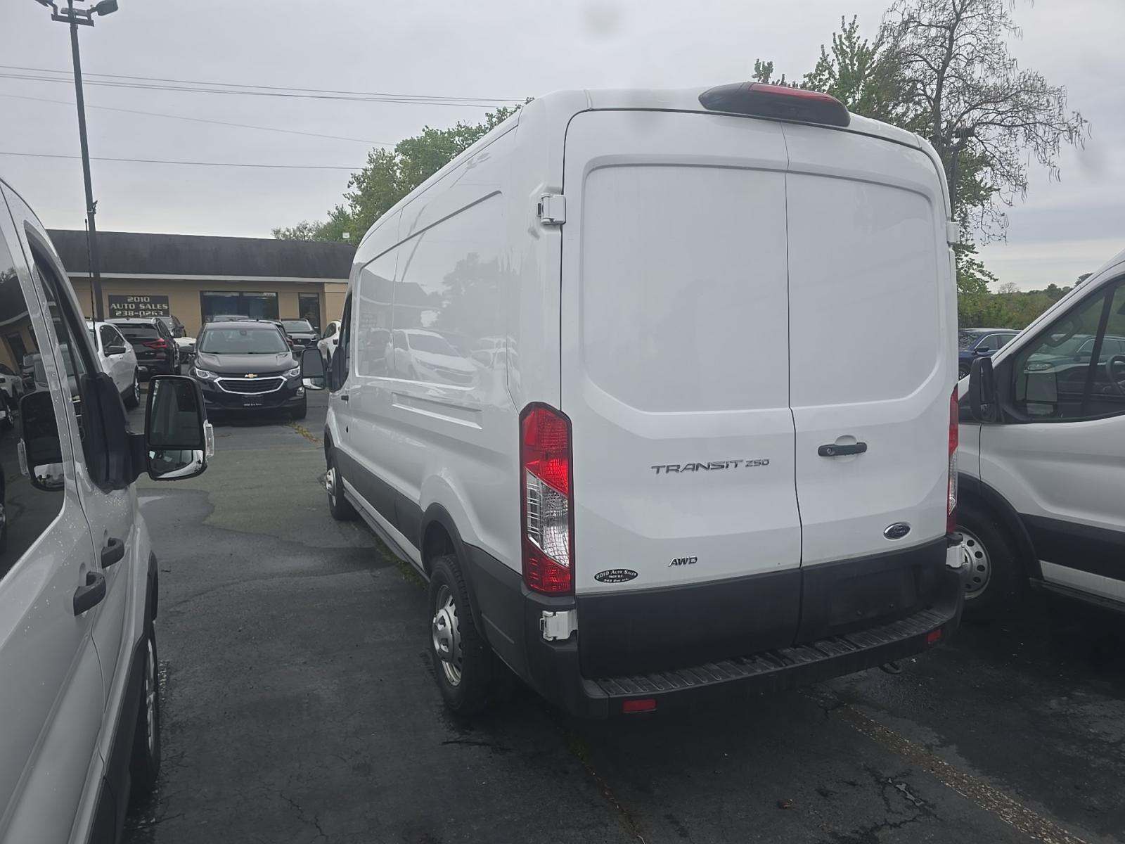 FORD TRANSIT 250 - 2