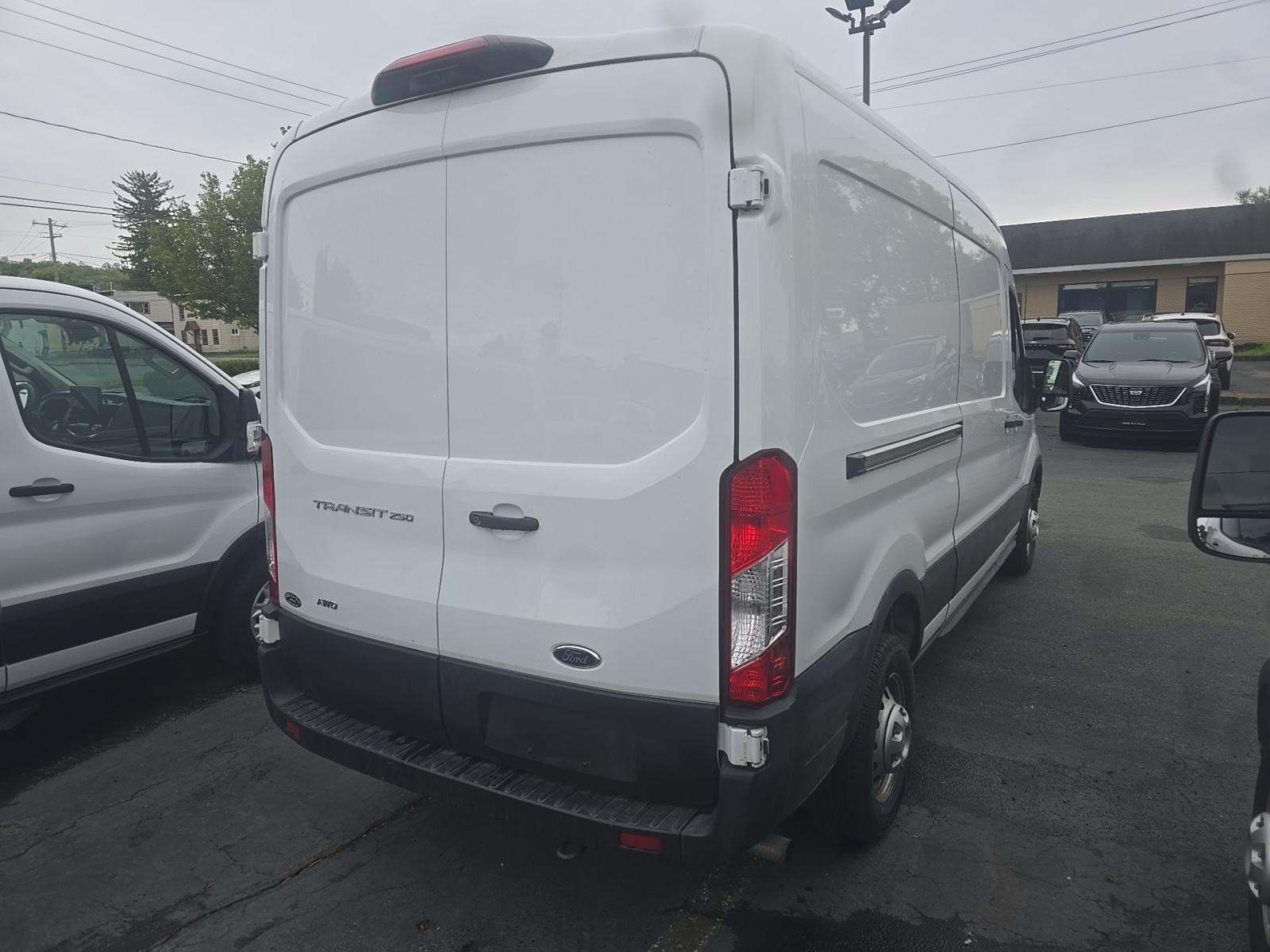 FORD TRANSIT 250 - 3