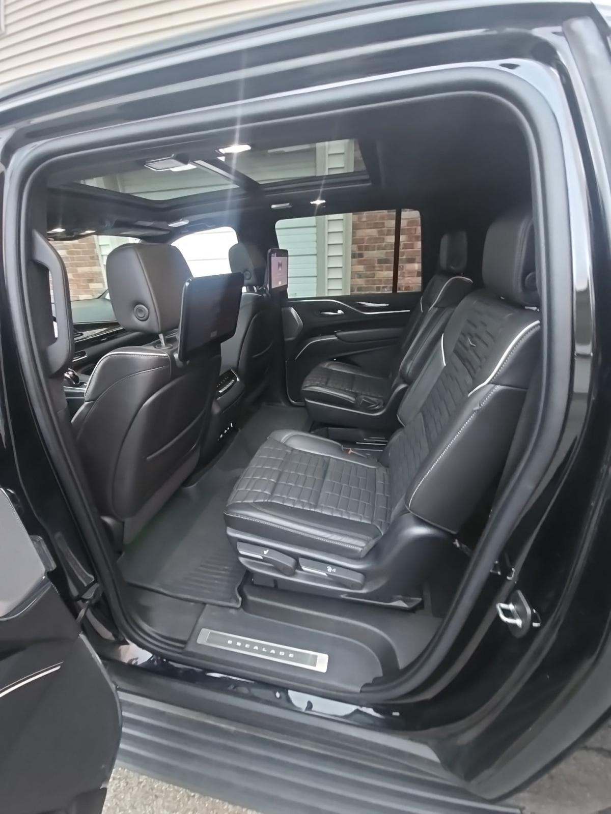 2022 Cadillac Escalade ESV Sport Platinum AWD