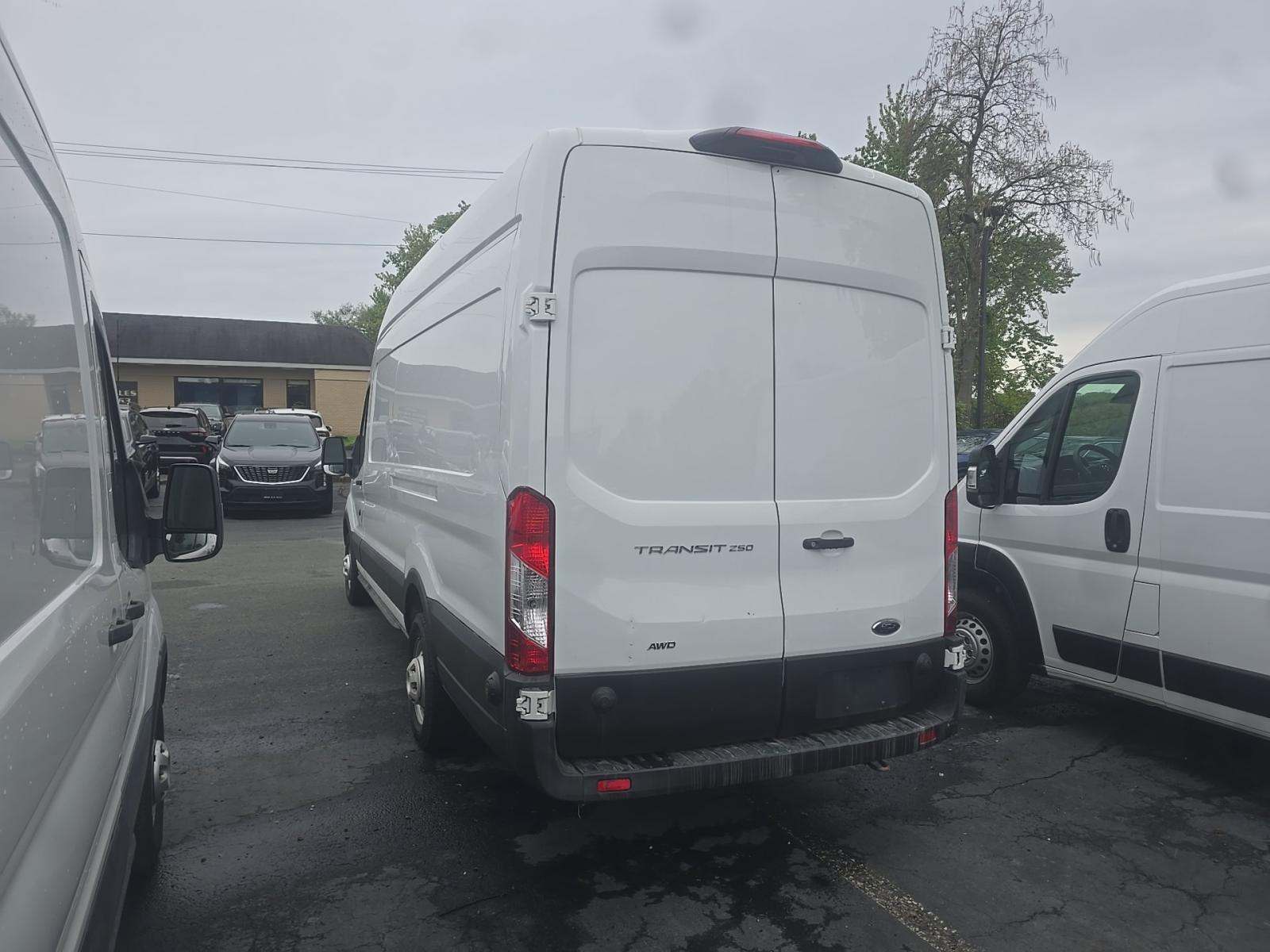 FORD TRANSIT 250 - 2