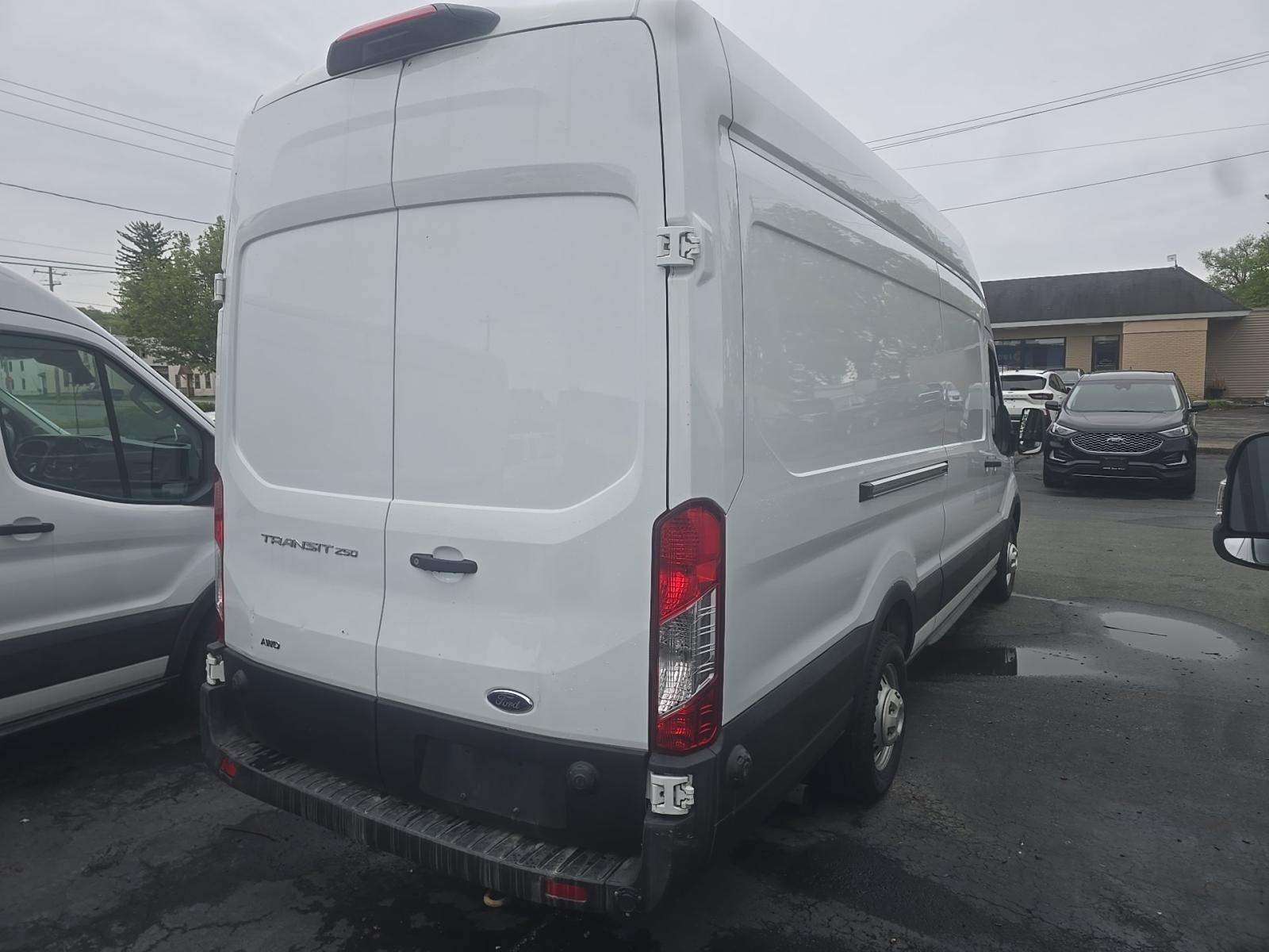 FORD TRANSIT 250 - 3