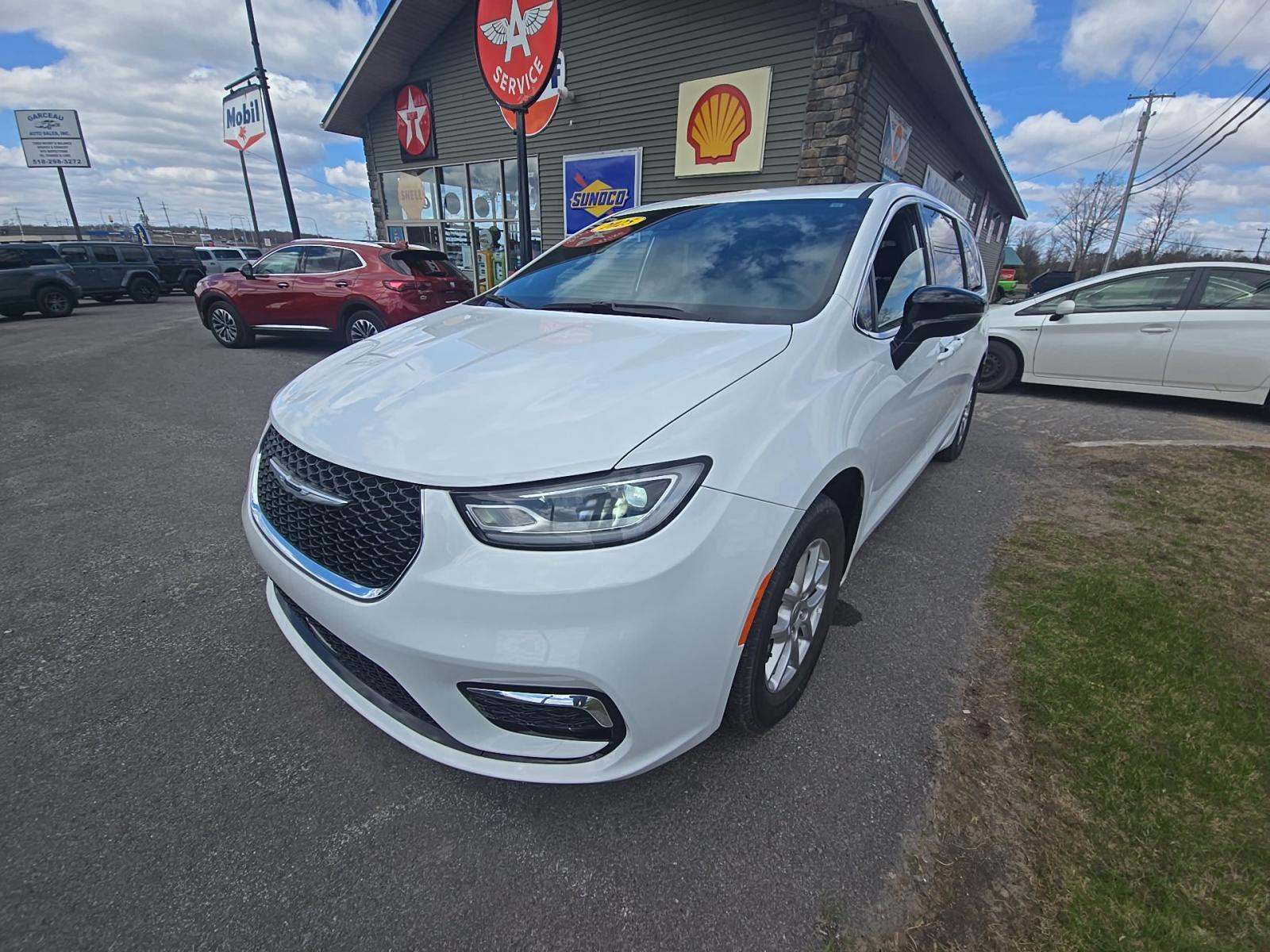 2025 Chrysler Pacifica Select FWD