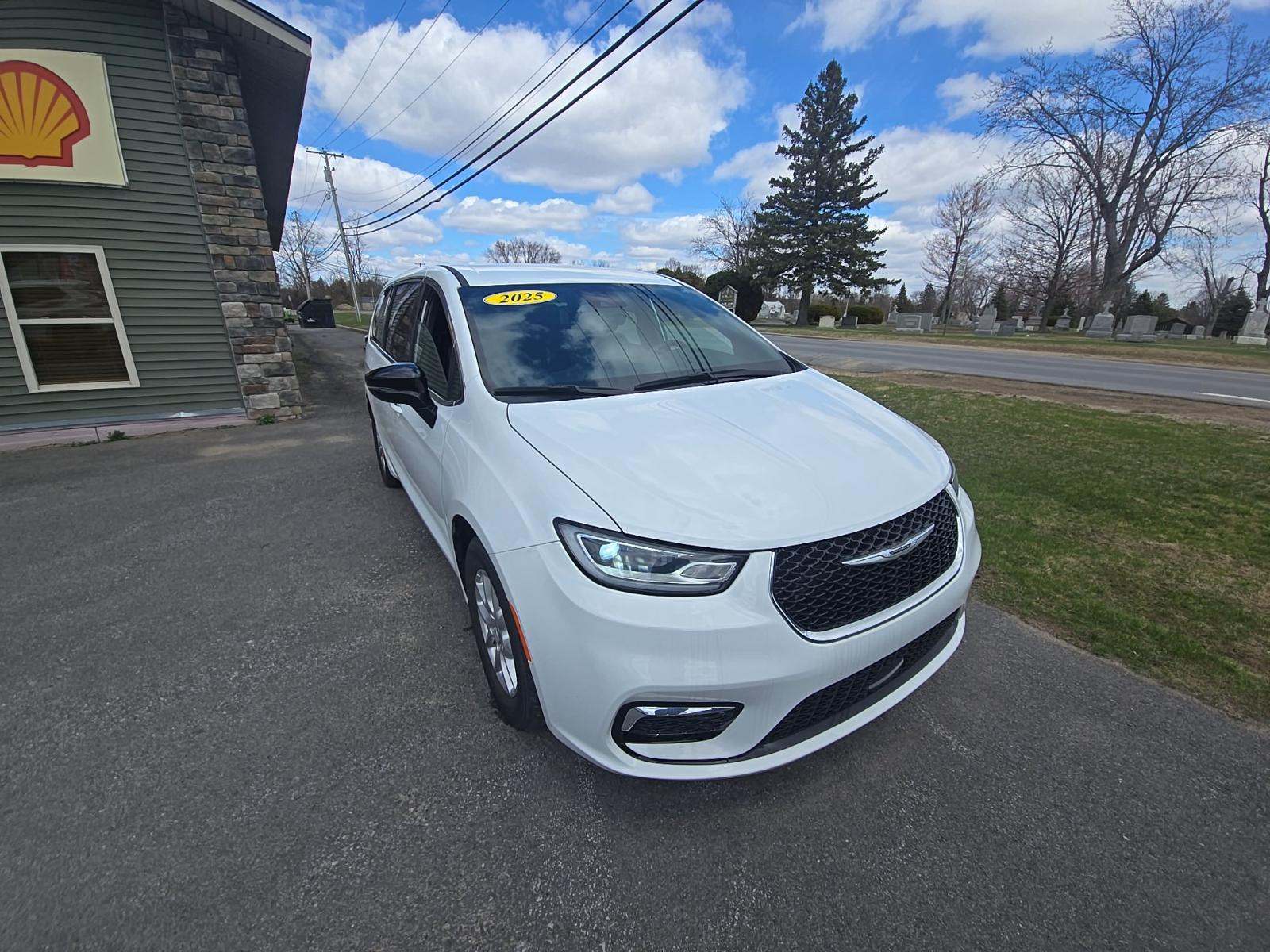 2025 Chrysler Pacifica Select FWD