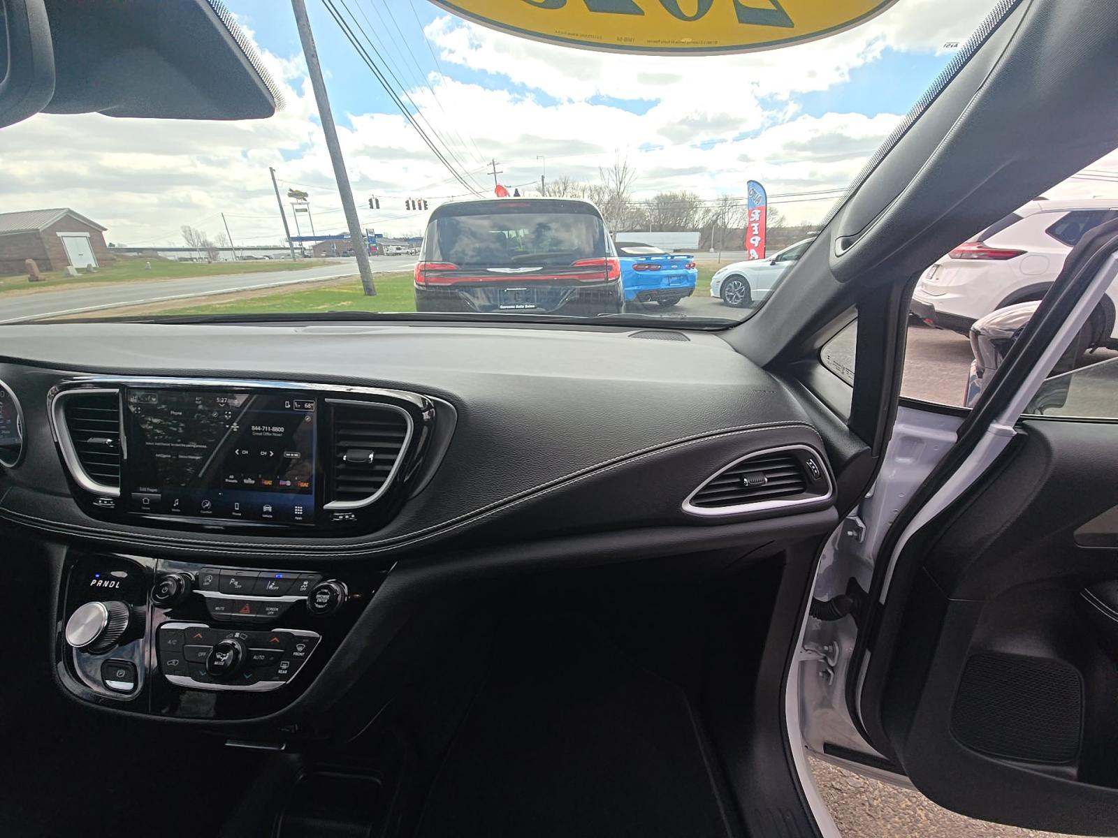 2025 Chrysler Pacifica Select FWD