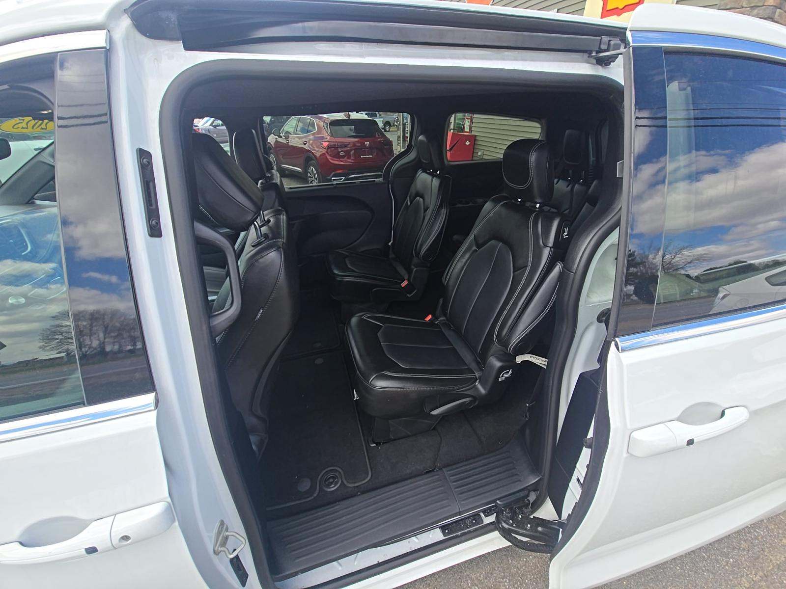 2025 Chrysler Pacifica Select FWD