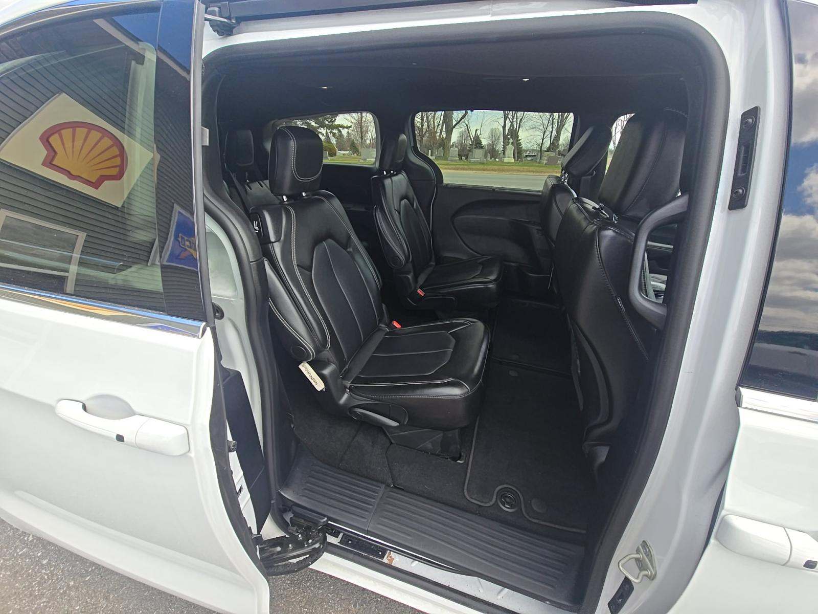 2025 Chrysler Pacifica Select FWD