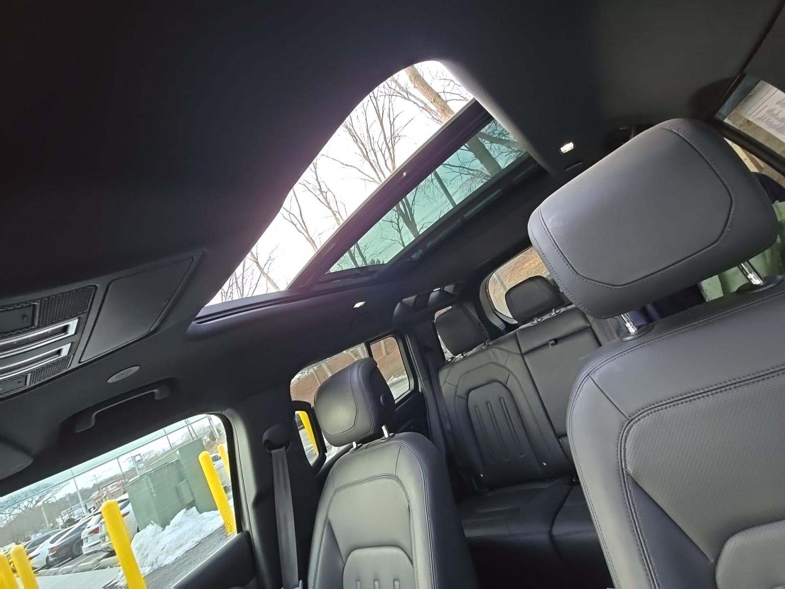 2022 Land Rover Defender 110 XS Edition AWD