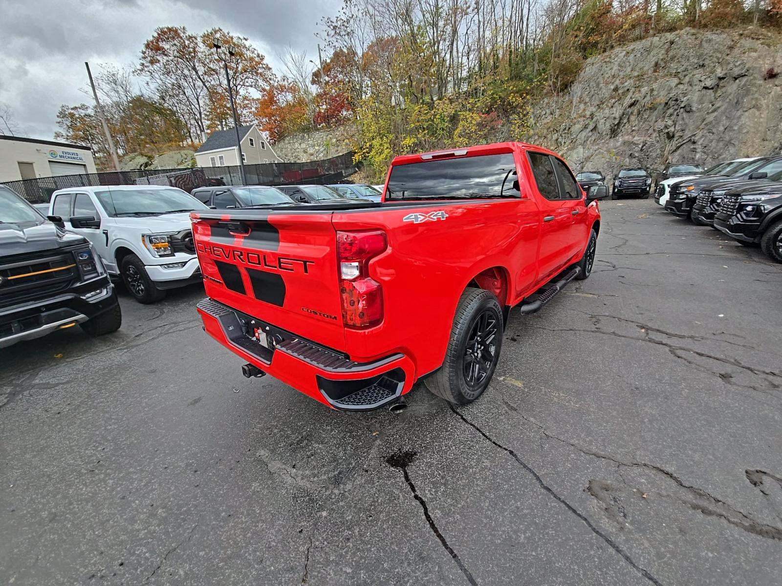 2023 Chevrolet Silverado 1500 Custom AWD