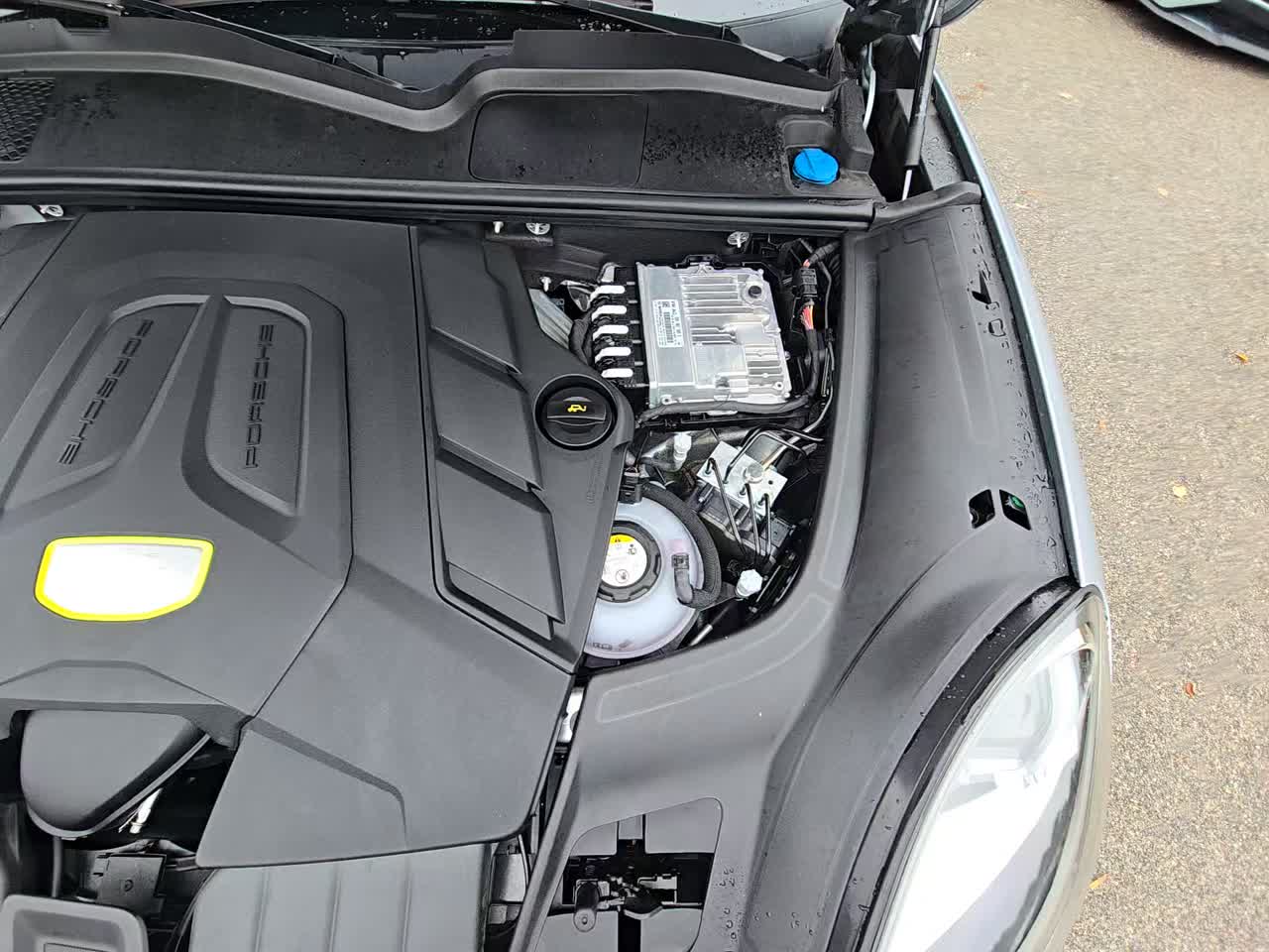 2023 Porsche Cayenne E-Hybrid AWD