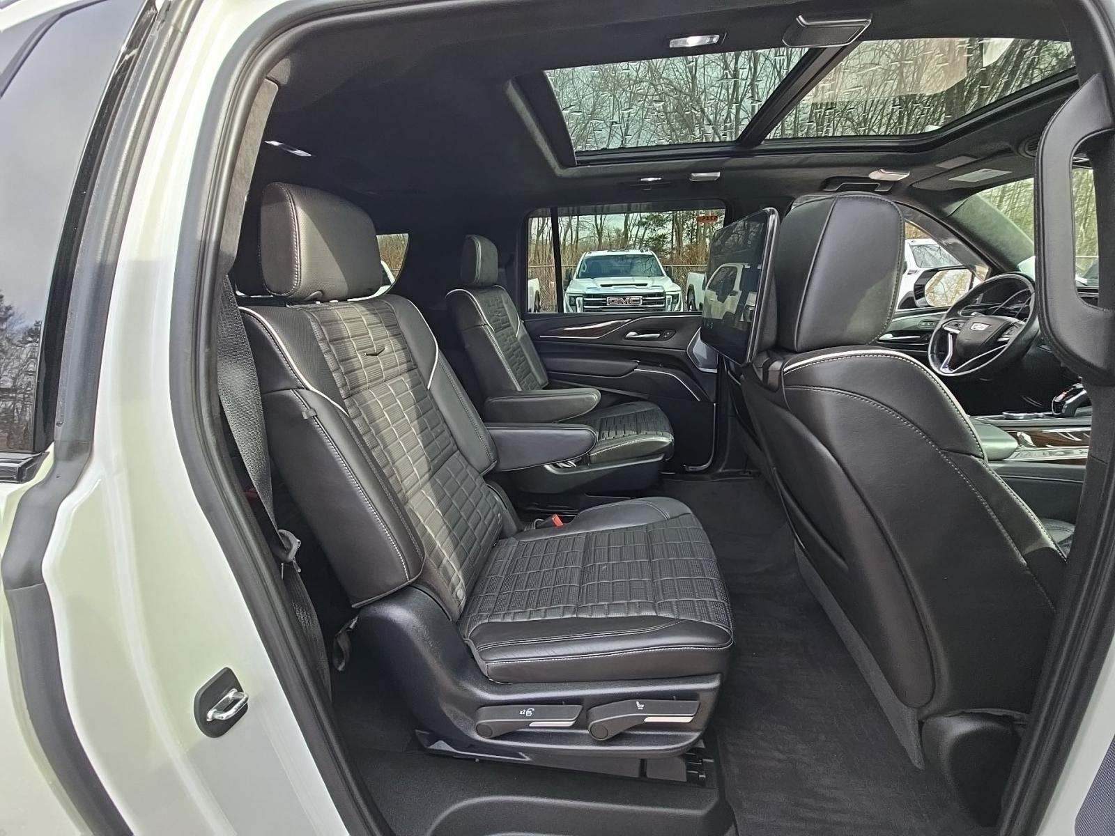 2023 Cadillac Escalade ESV Sport Platinum AWD