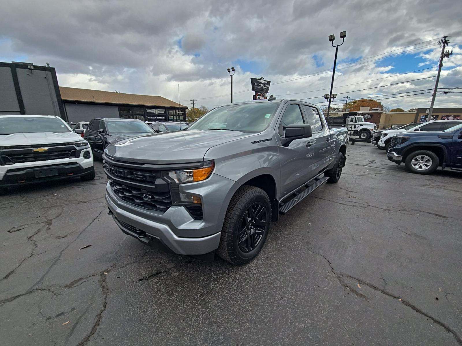 2023 Chevrolet Silverado 1500 Custom AWD