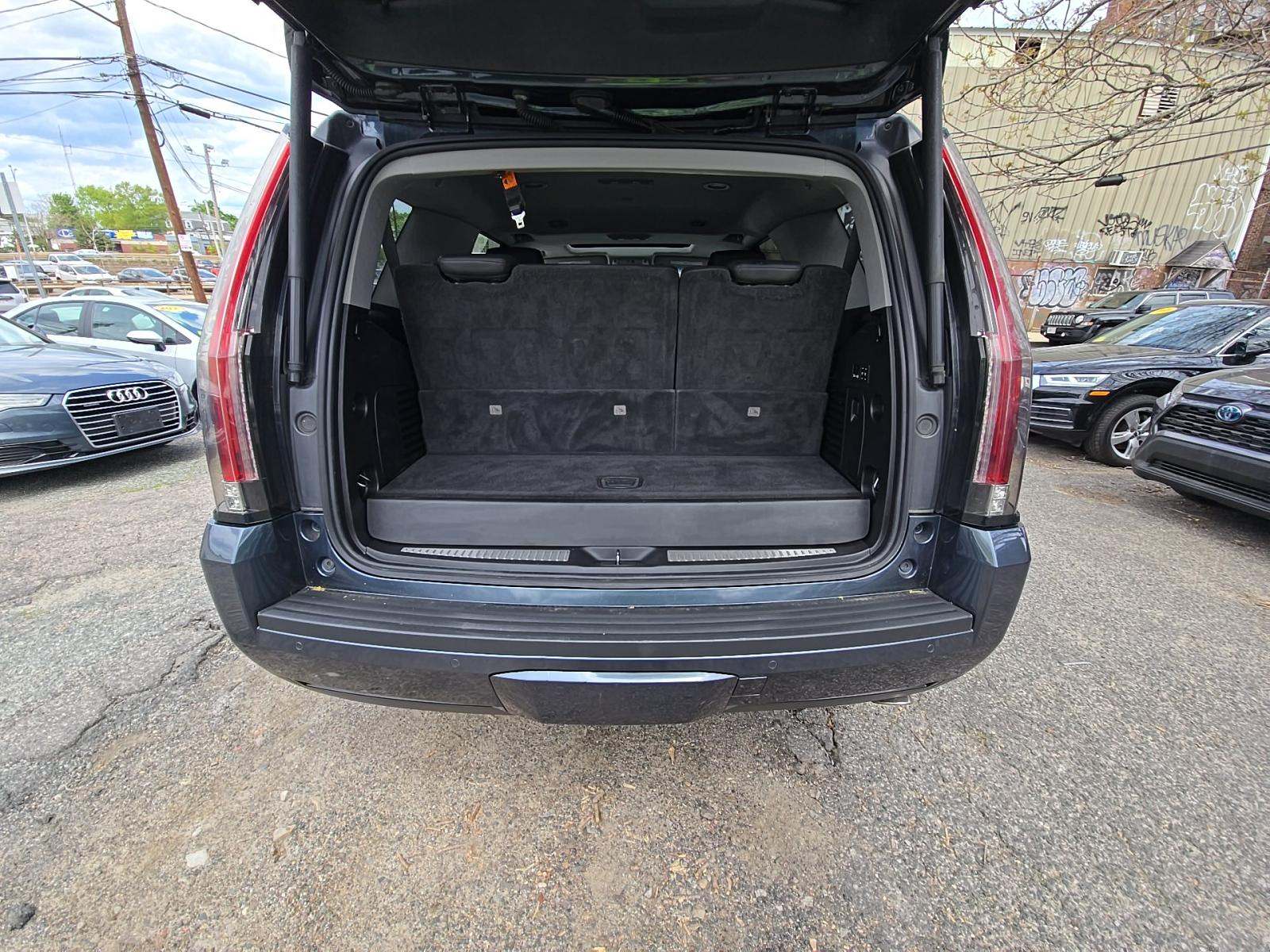 2019 Cadillac Escalade Luxury AWD