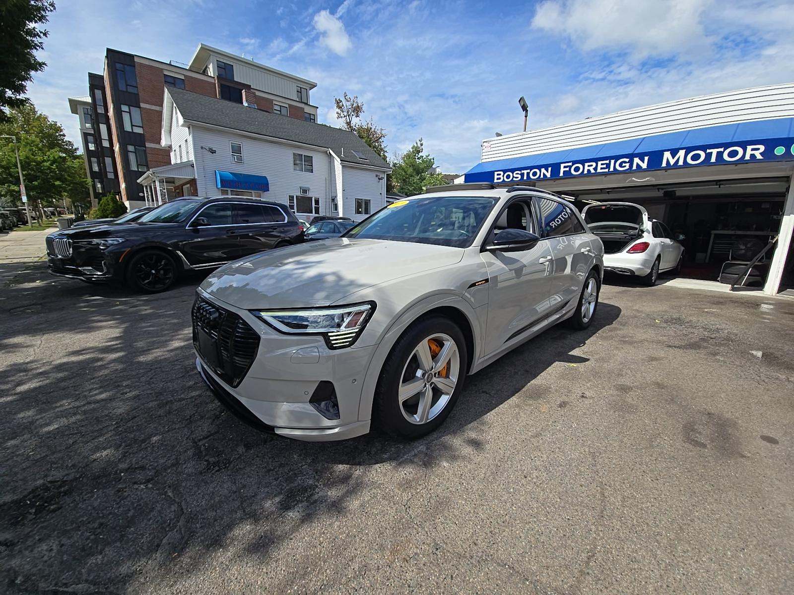 2019 Audi e-tron Premium Plus